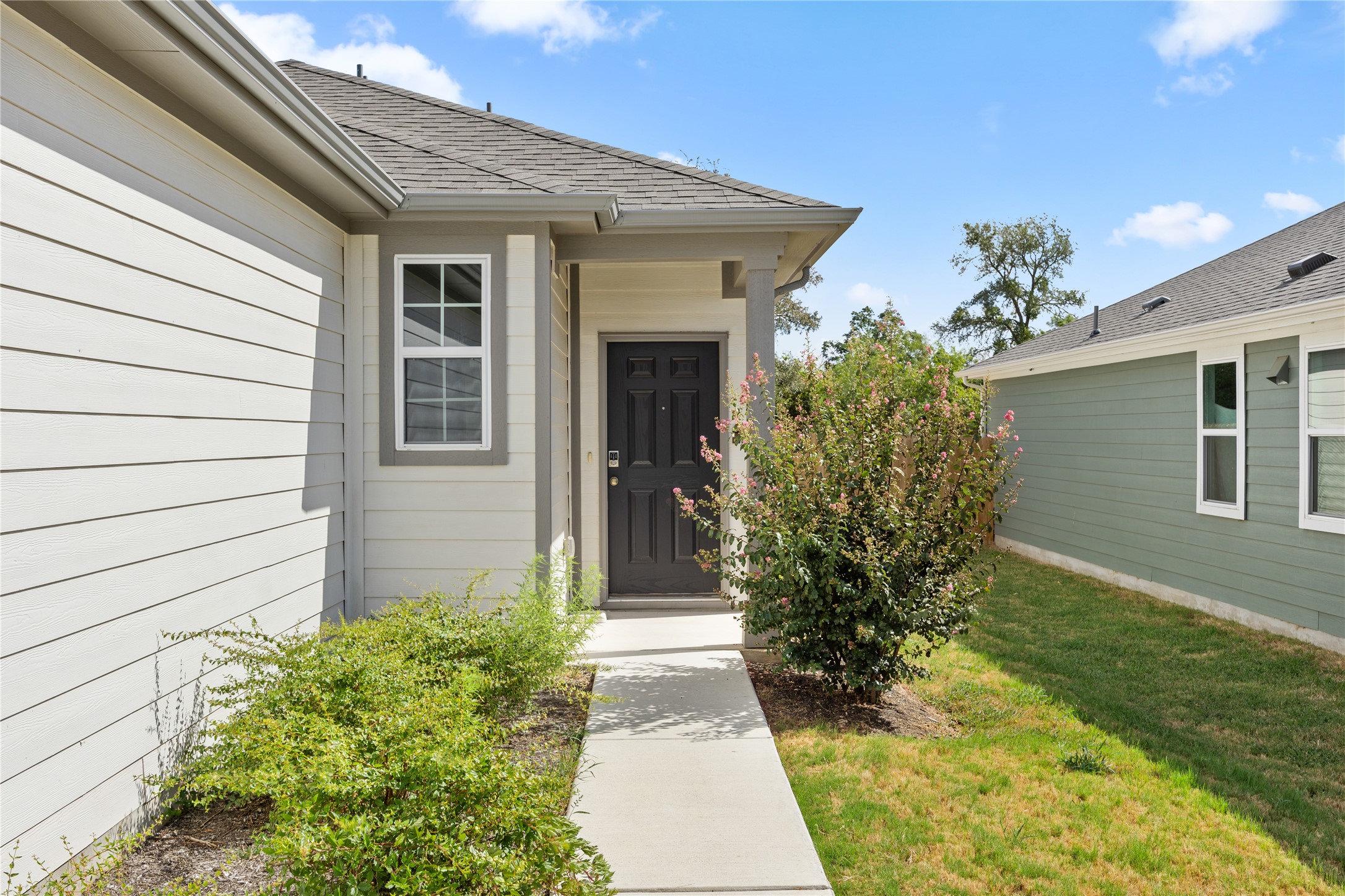 Home in Elgin, TX 78621 — photo 2
