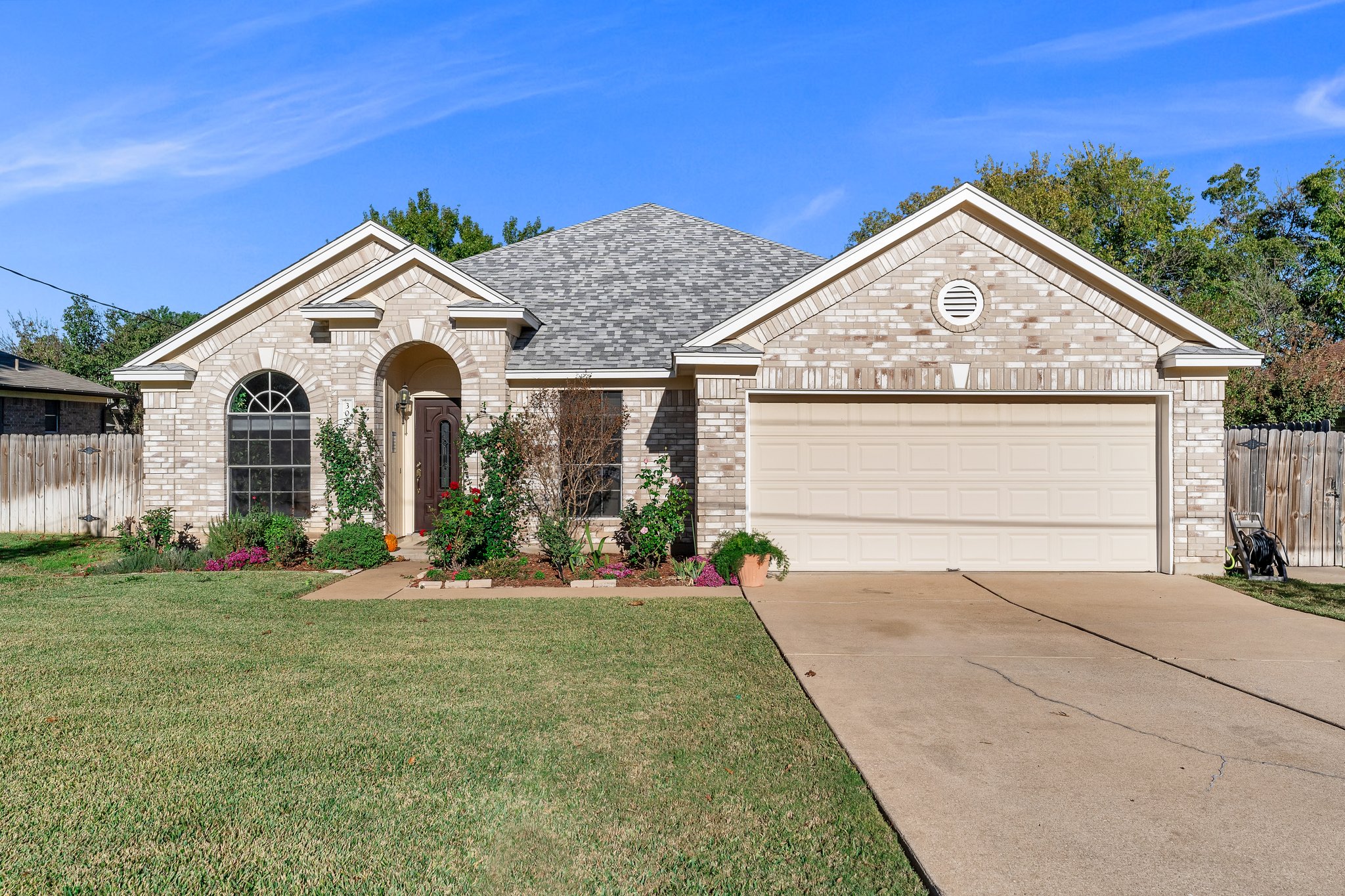 302 Debora Dr — photo