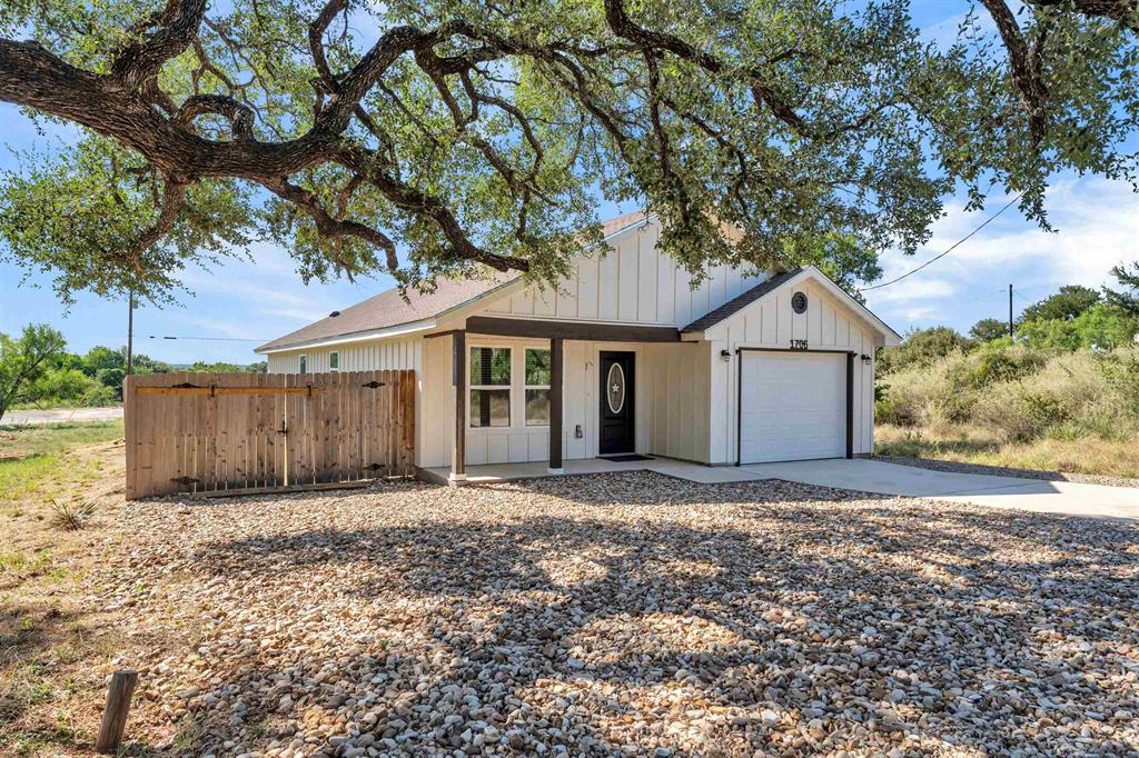 1706 Redwood Dr — photo