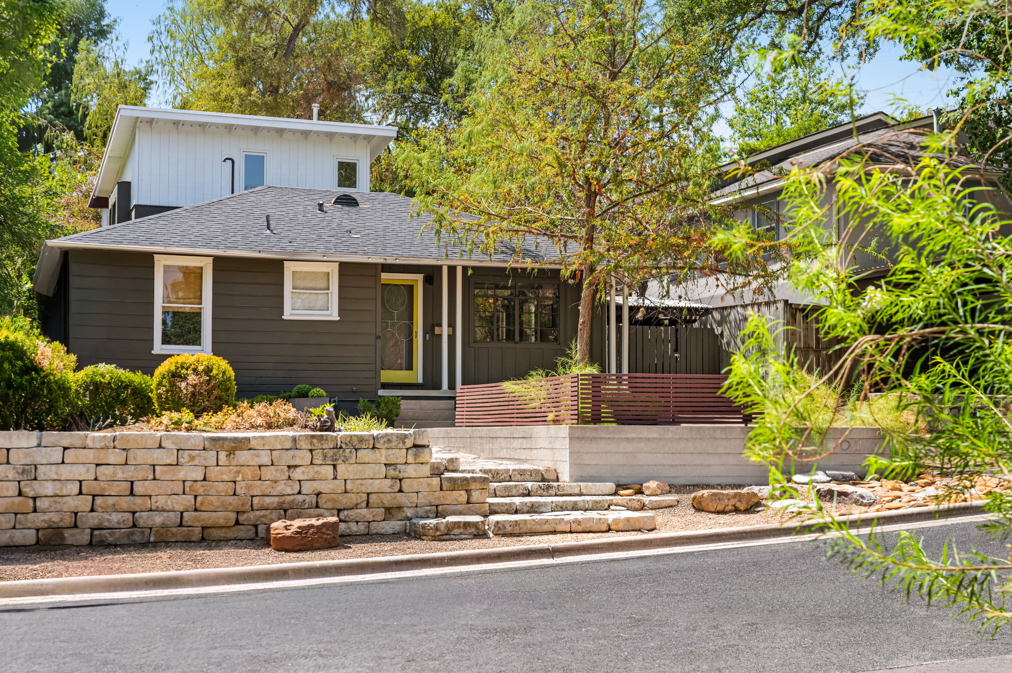 1001 Daniel Dr — photo