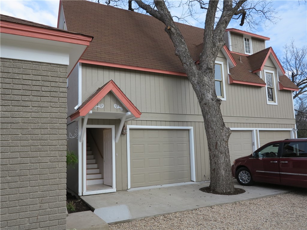 310 W University Ave B — photo