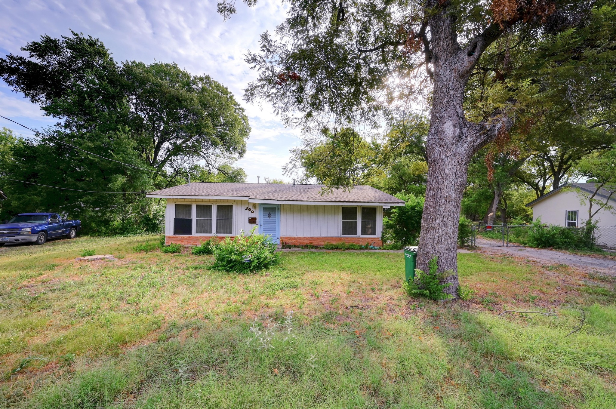 300 Pecan Dr — photo
