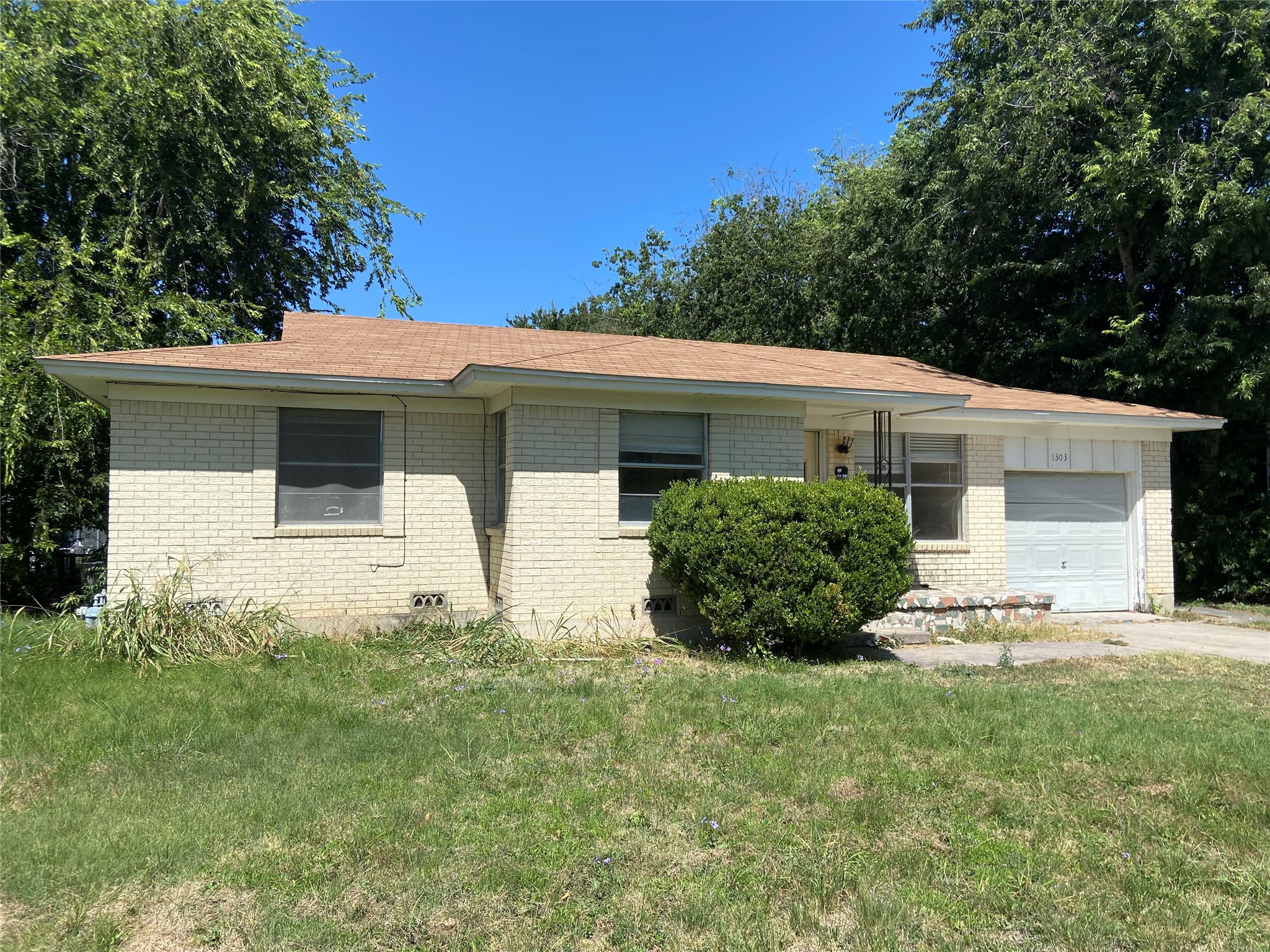 1303 Connell Dr — photo