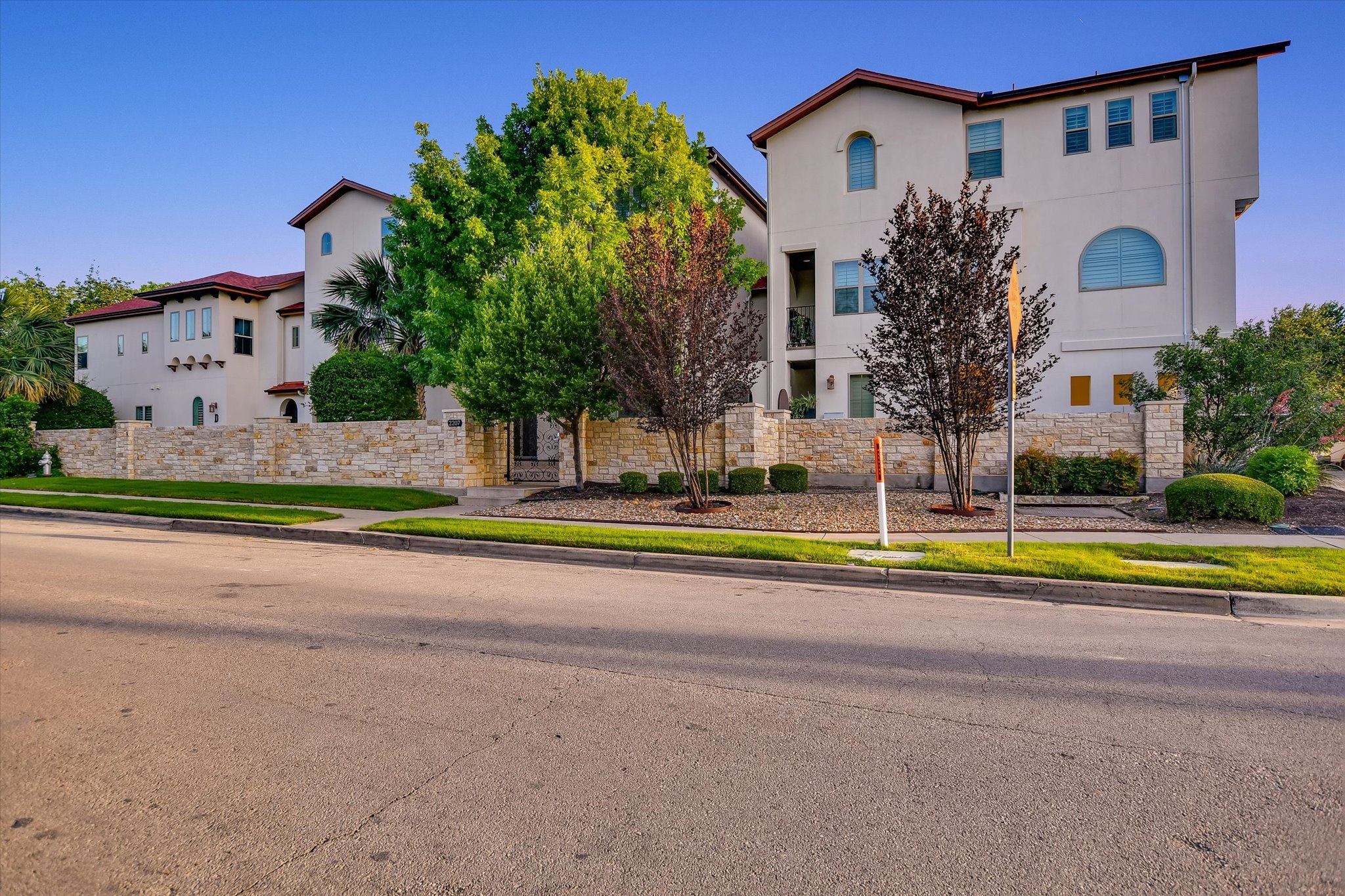 2207 Pasadena Dr 1 — photo