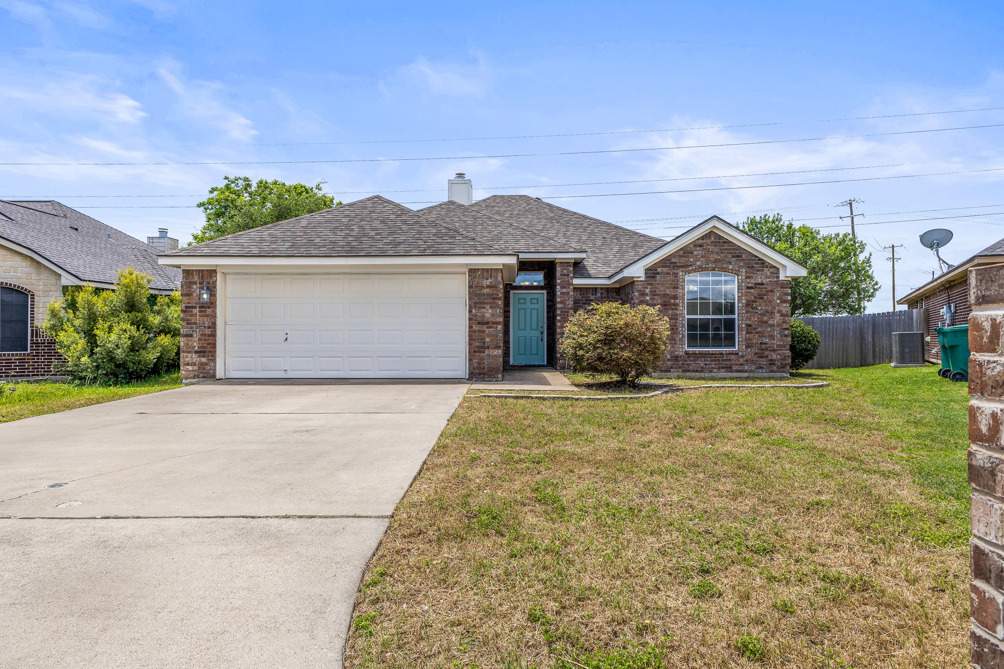 526 Armstrong Dr — photo