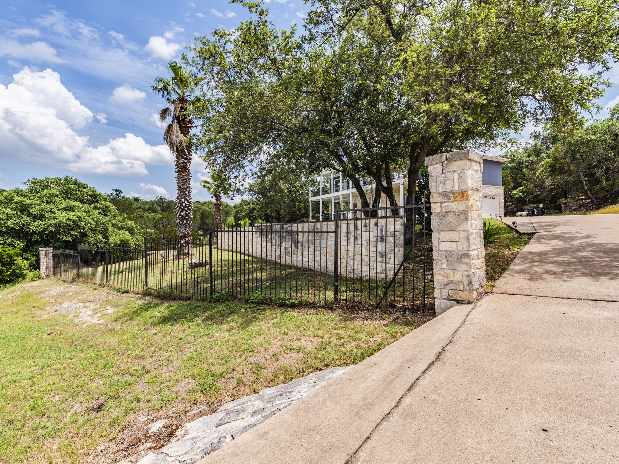 22401 Briarview Dr — photo