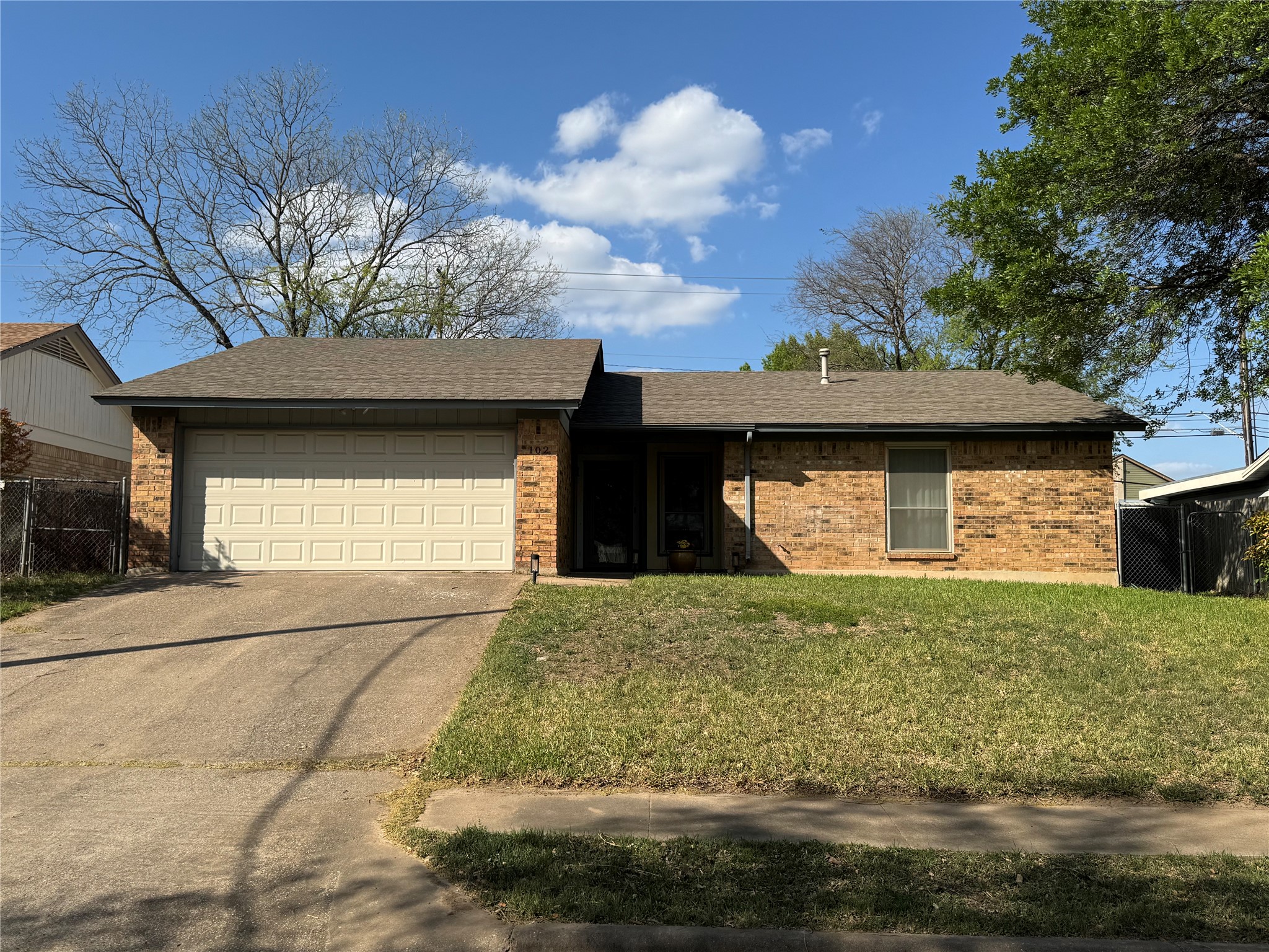 102 Skyloop Dr — photo