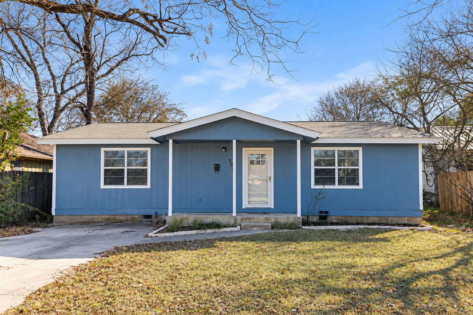 303 E Austin Ave — photo