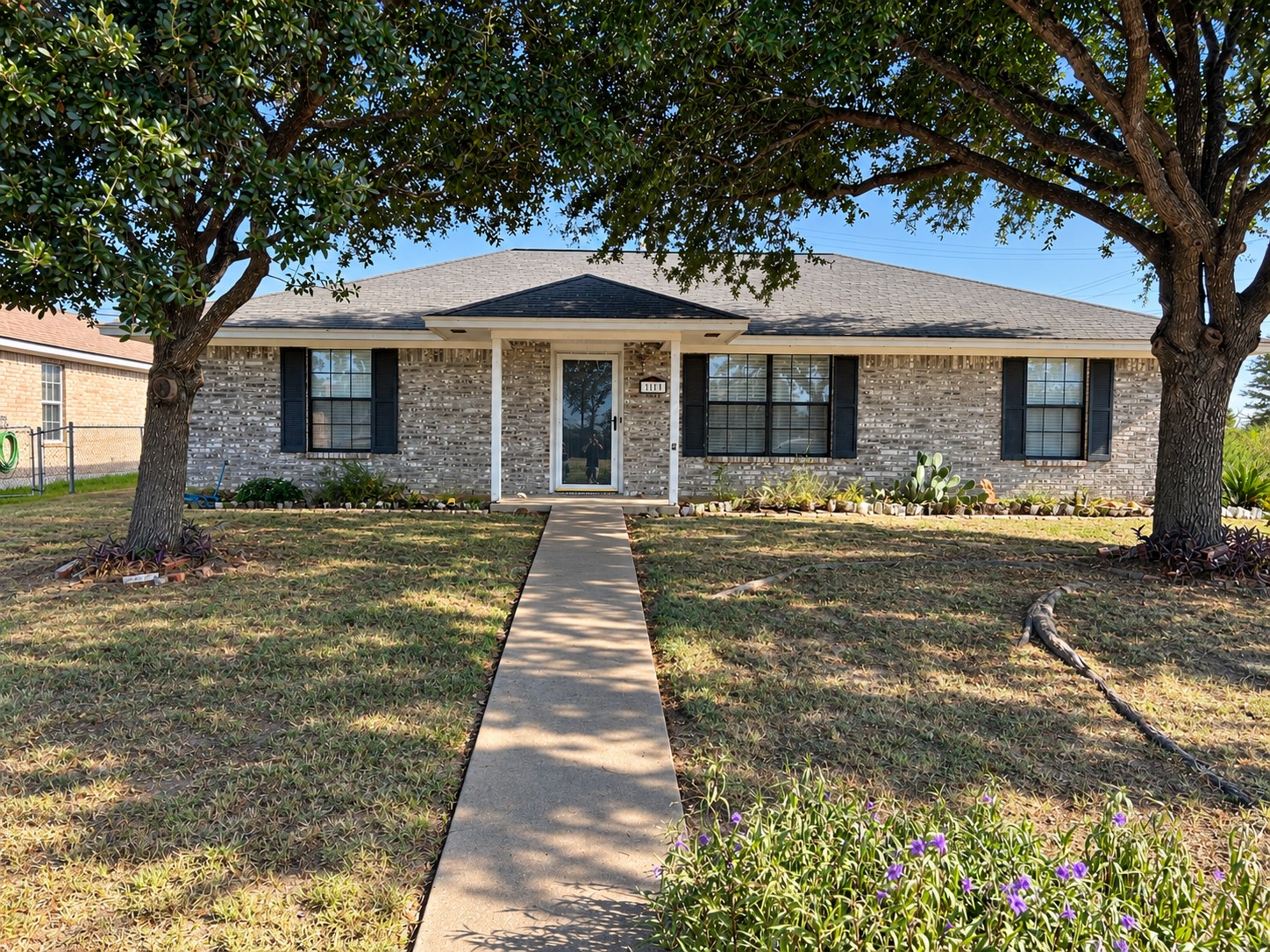 111 Larabie CV — photo