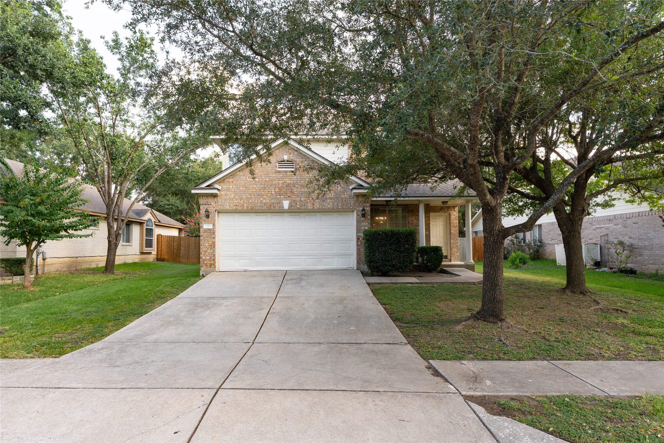 259 Clarence Ct — photo