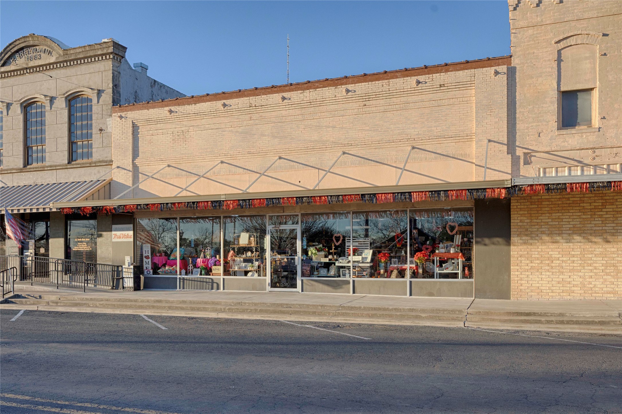 520 N Main St — photo
