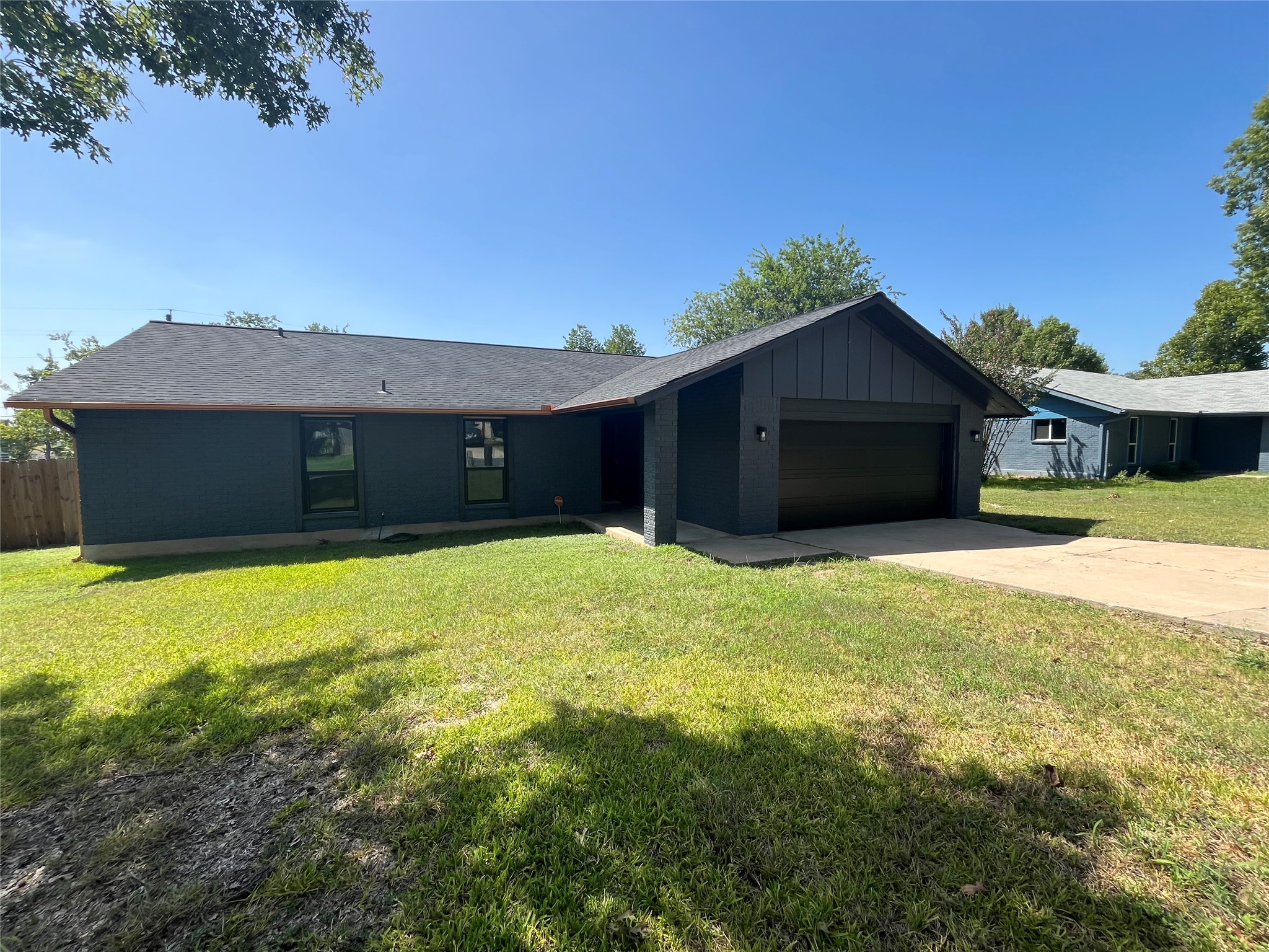322 McClendon Dr — photo