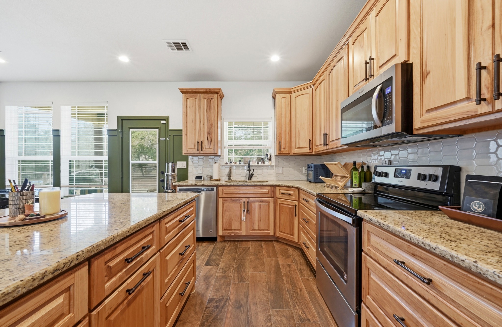 202 Cedar Hills Dr — photo