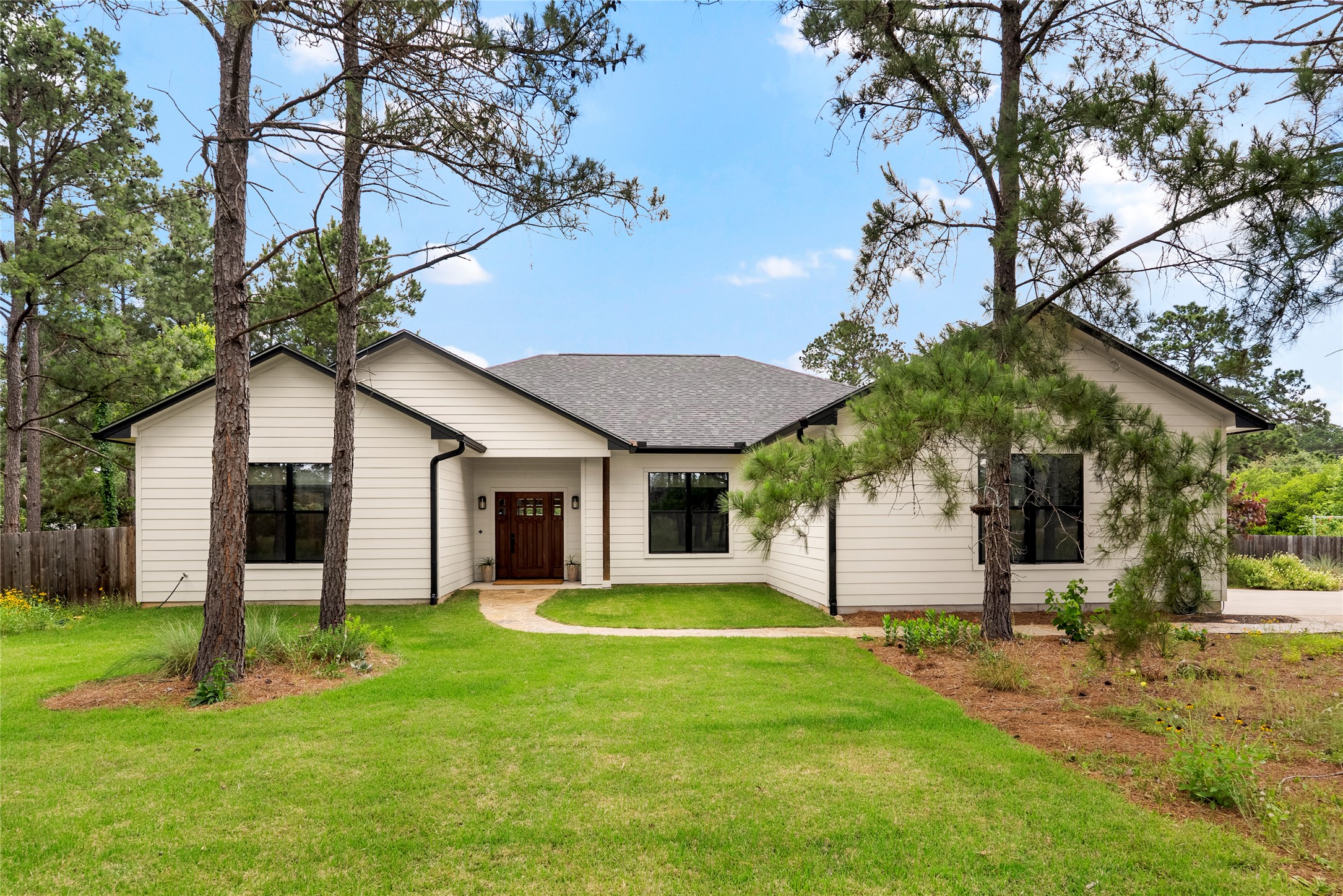 111 Green Grass Ln — photo