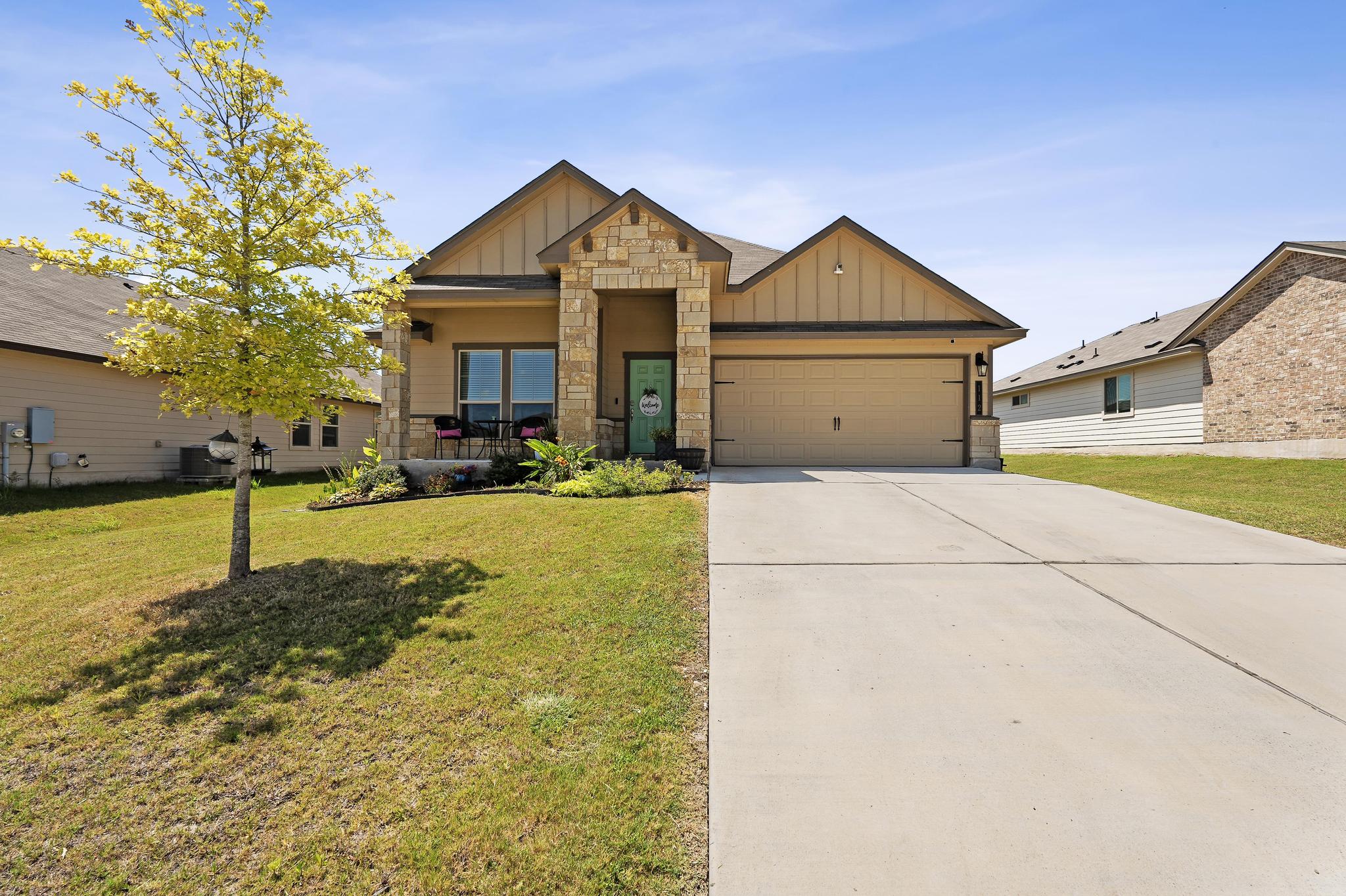 112 Pivot Dr — photo