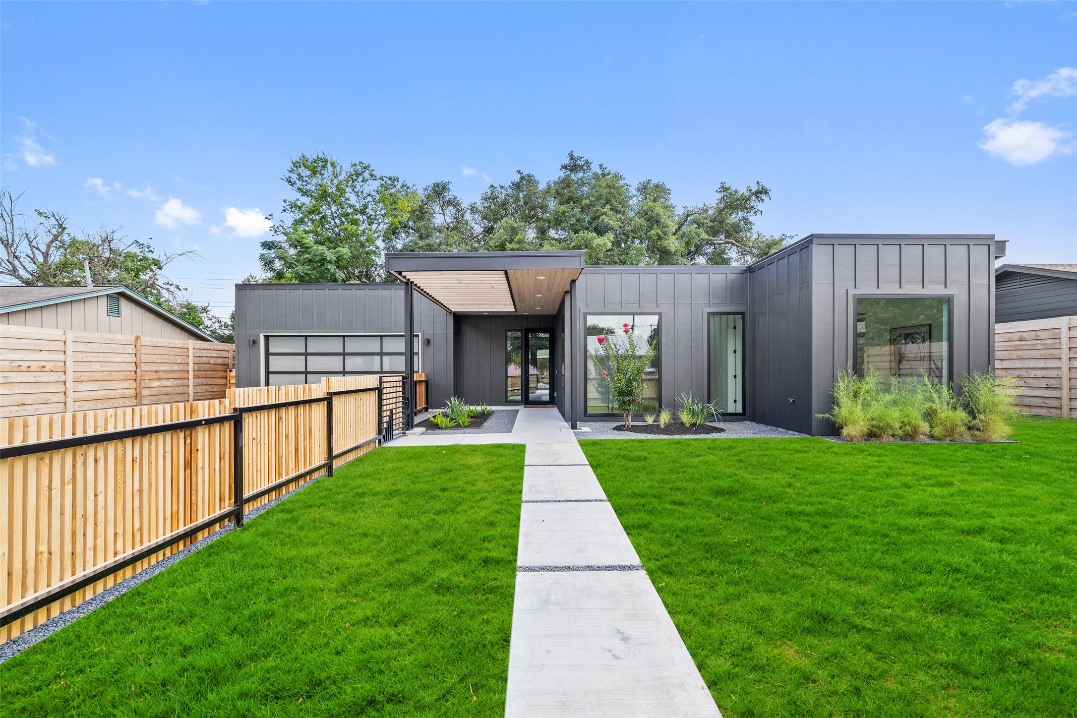 2305 Southern Oaks Dr — photo