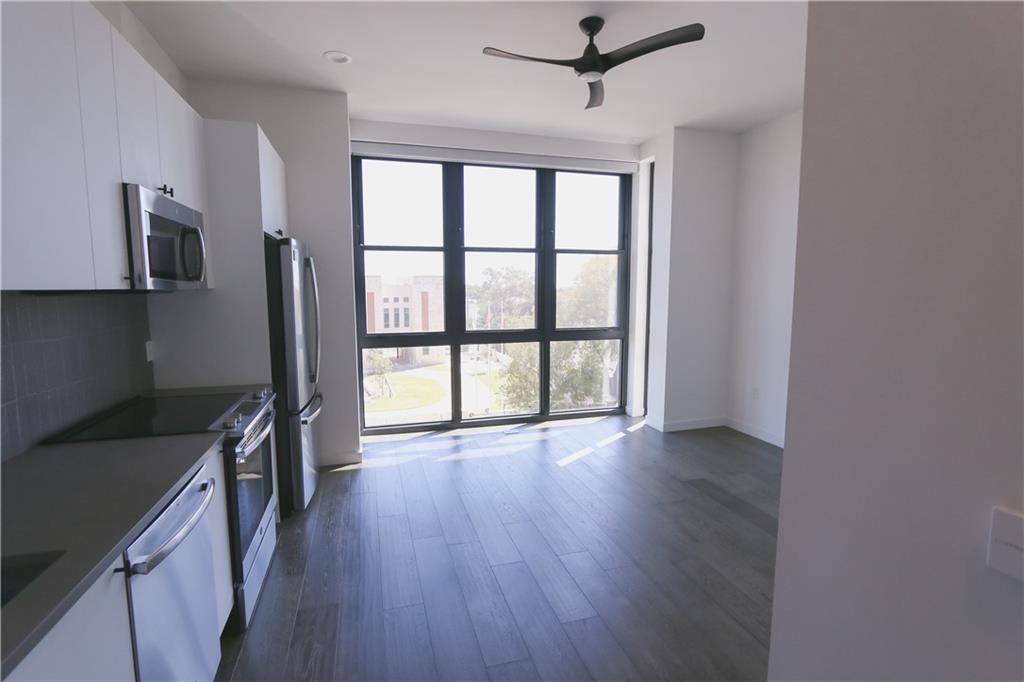 800 Embassy Dr Unit 405 — photo