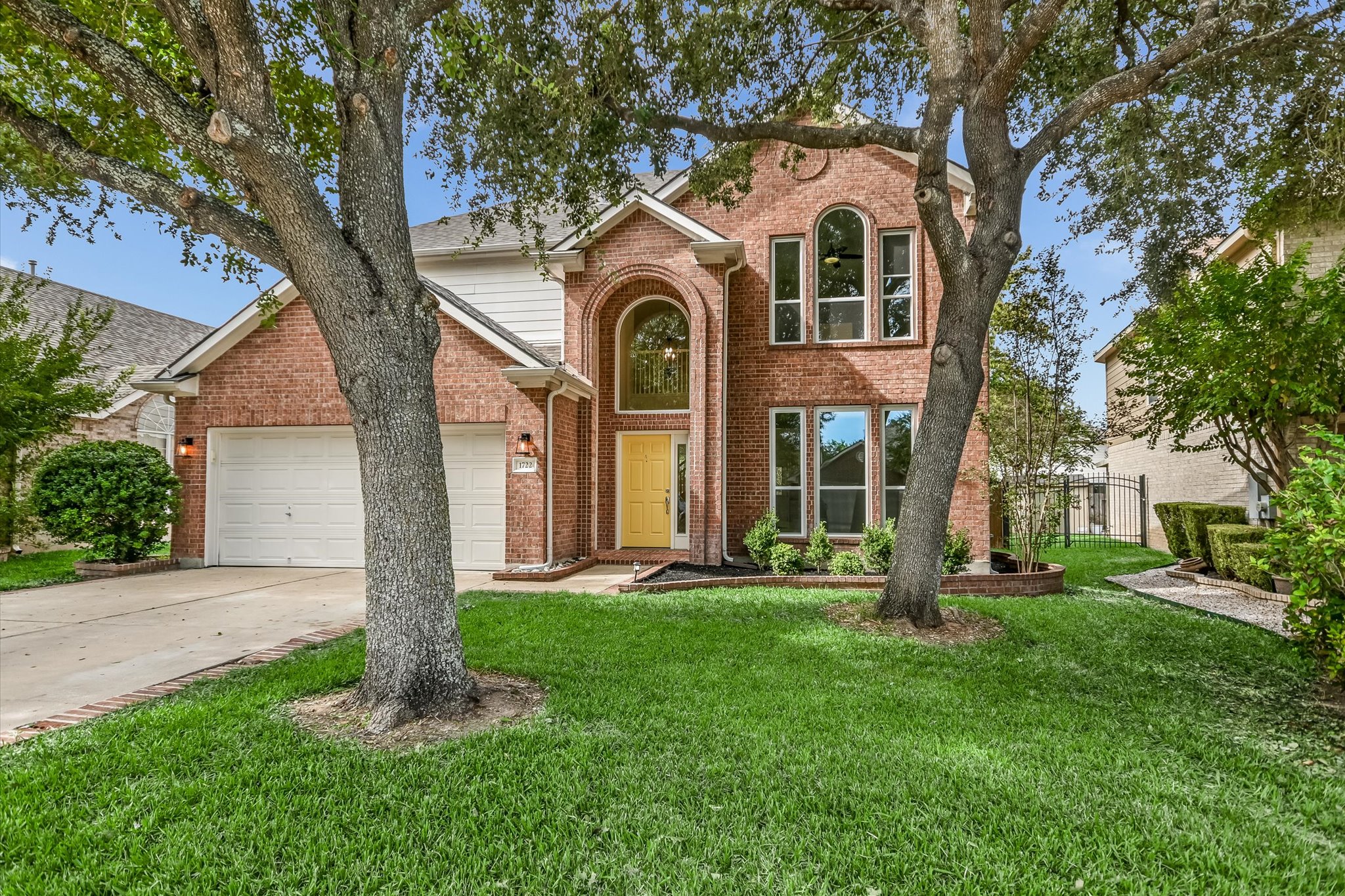 1722 Fallen Leaf Ln — photo