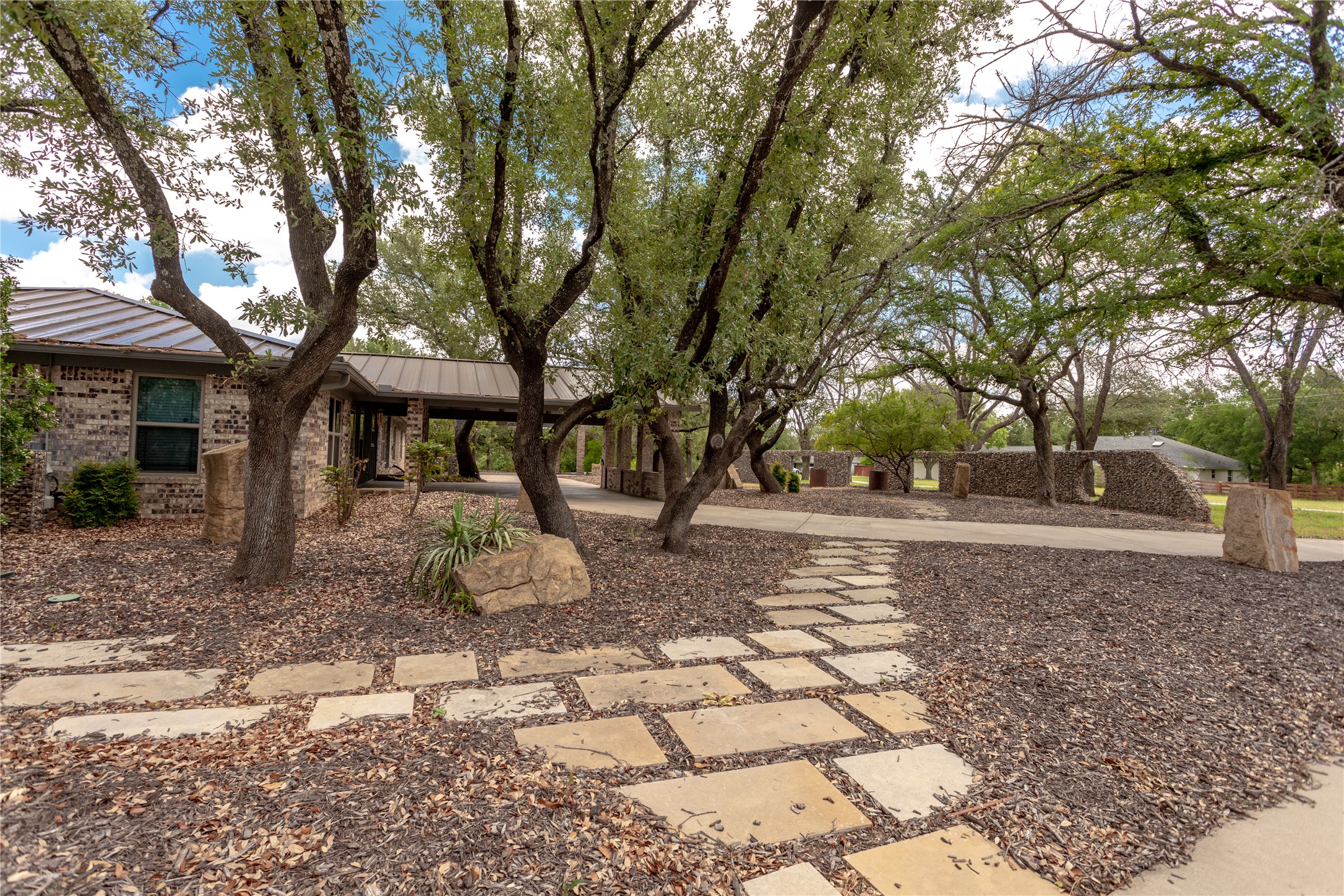 712 Squaw Creek Rd — photo