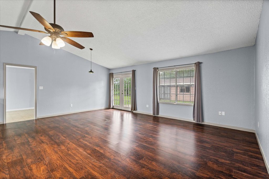 650 W Austin Road, Luling, TX 78648 — photo 3