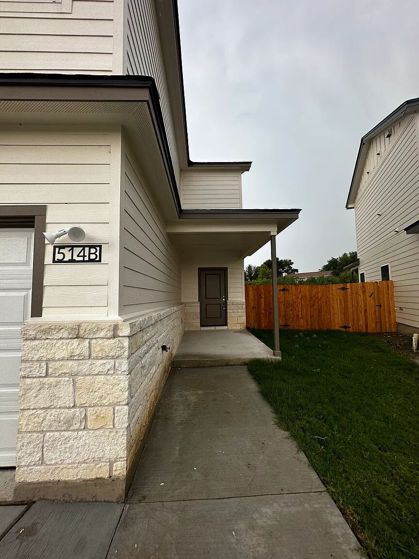 514 War Adminral Dr B — photo
