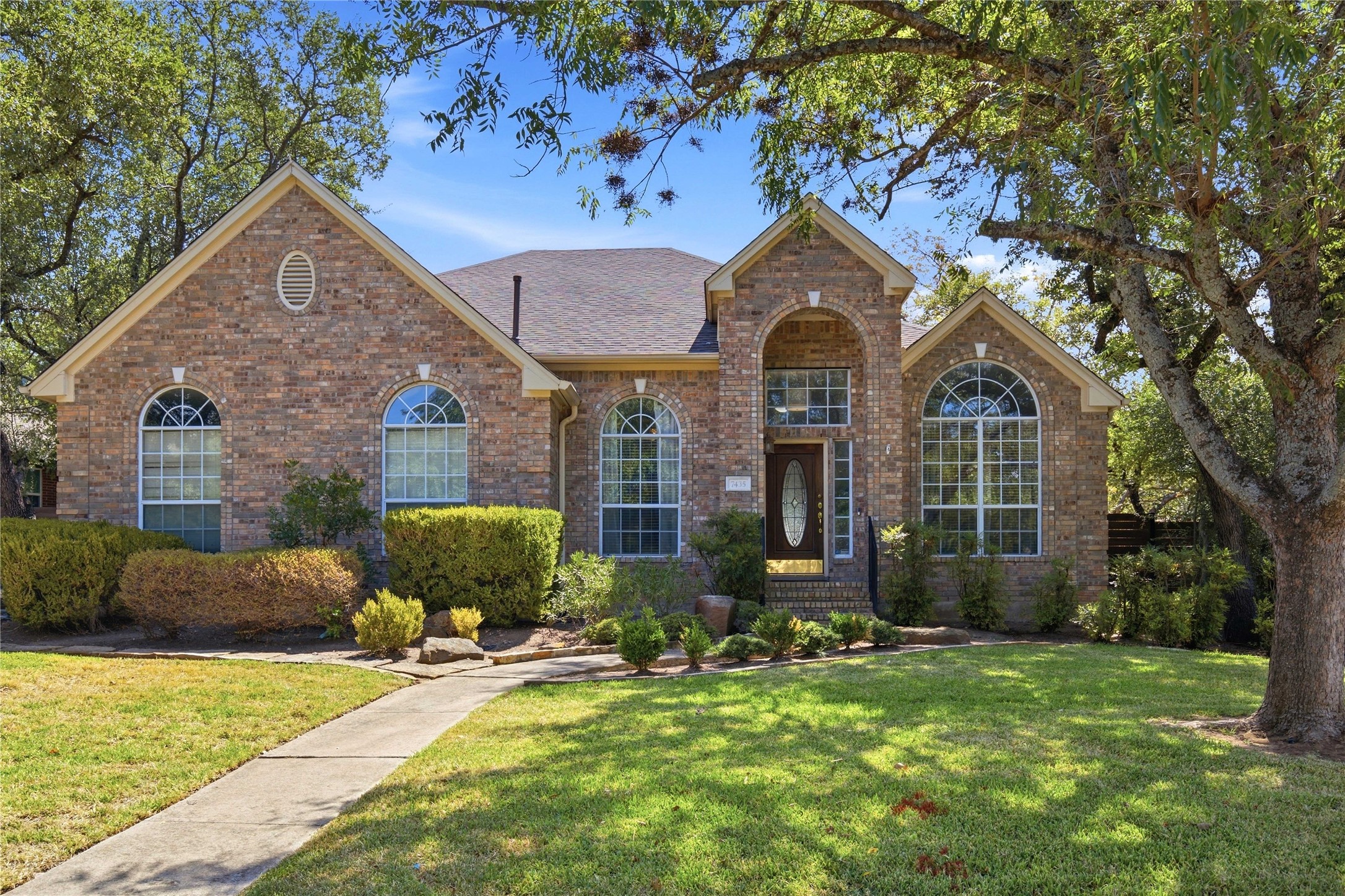 7435 Fireoak Dr — photo