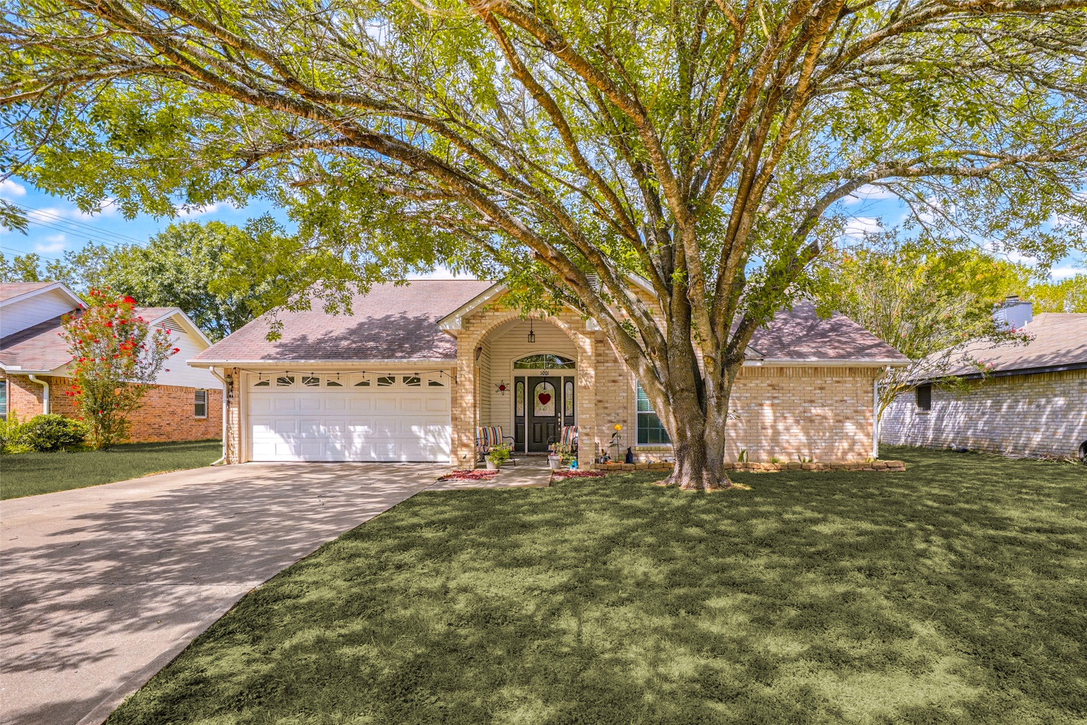 1001 Travis St — photo