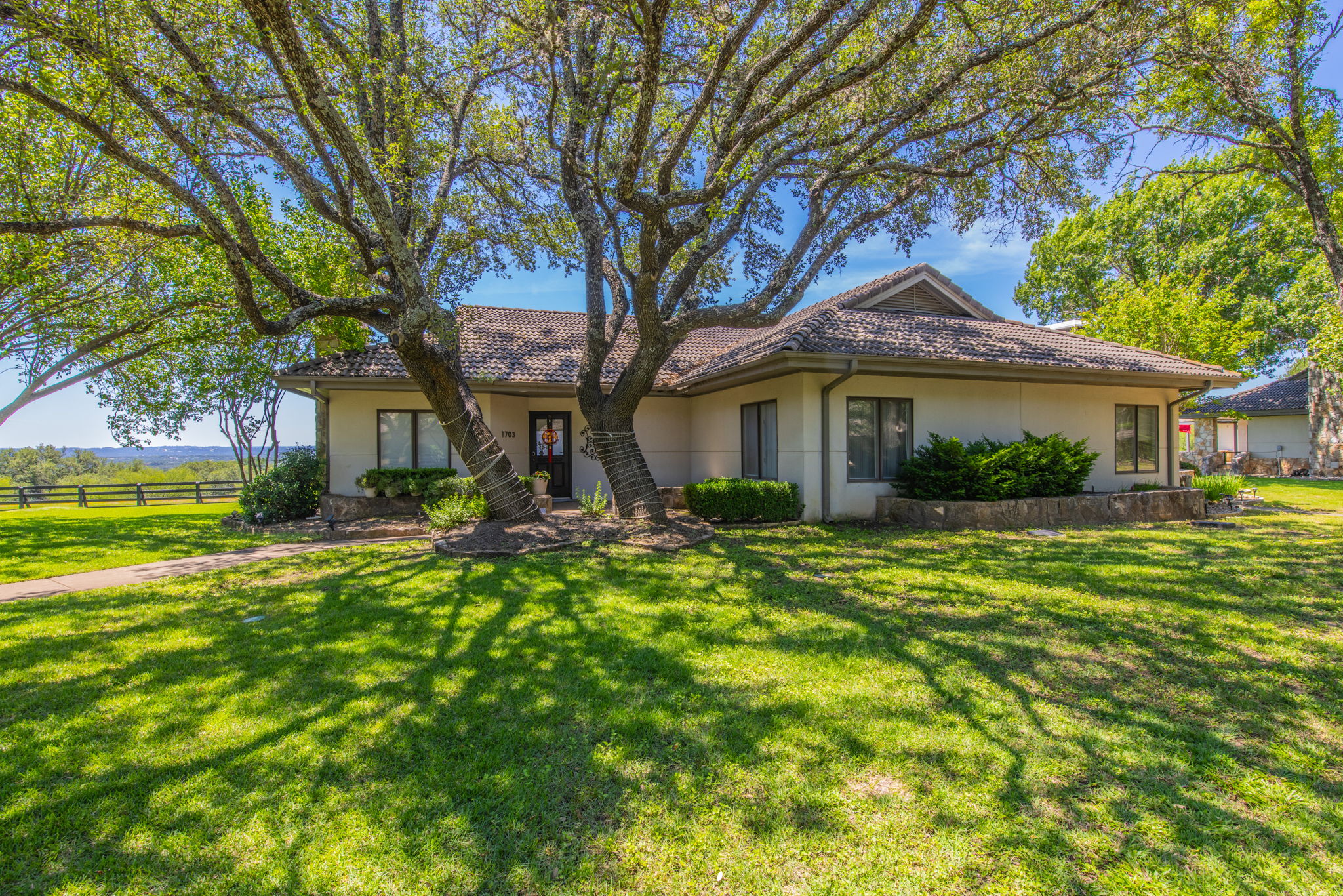 1703 Clubhouse Hill Dr — photo