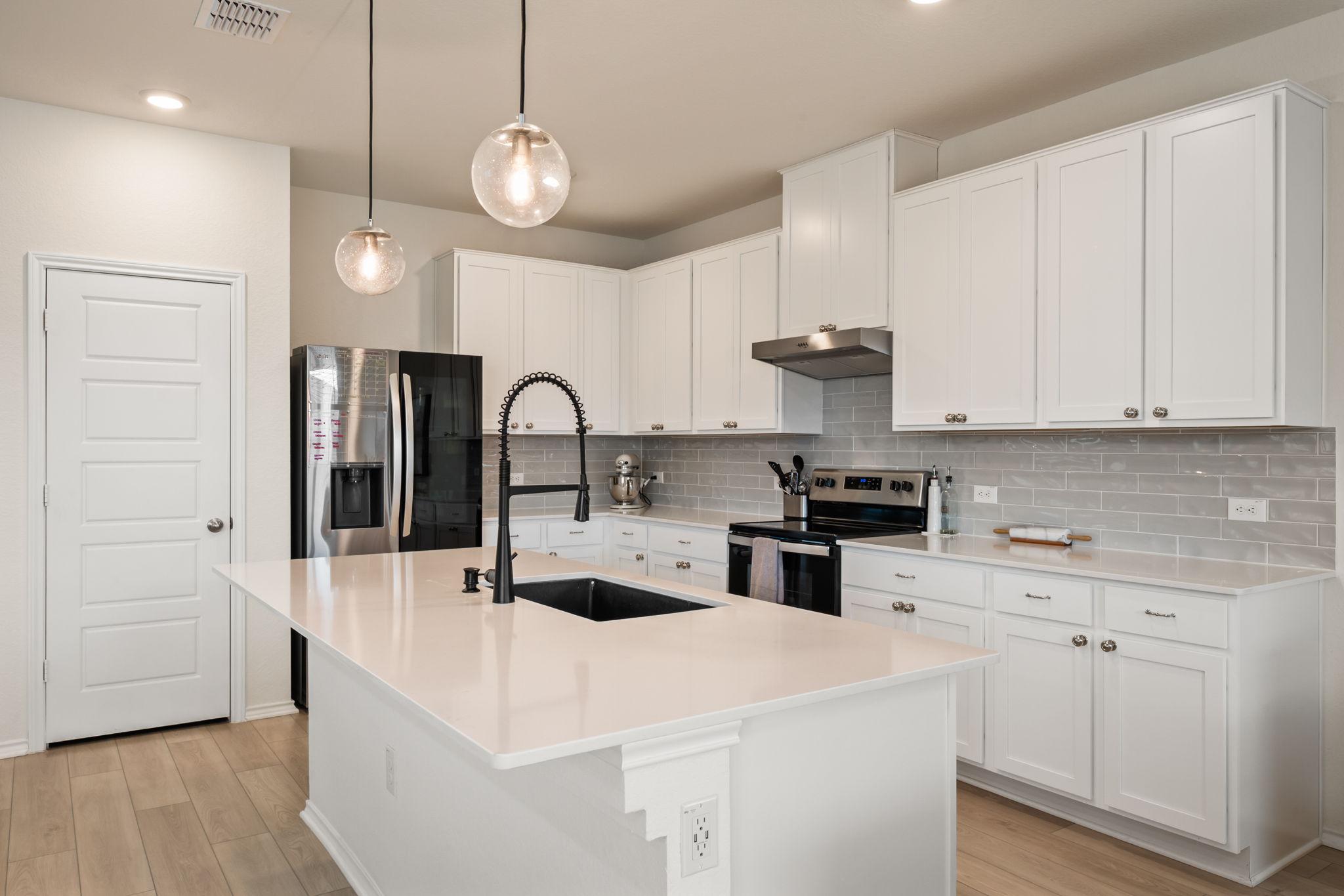 7805 House Finch Dr — photo