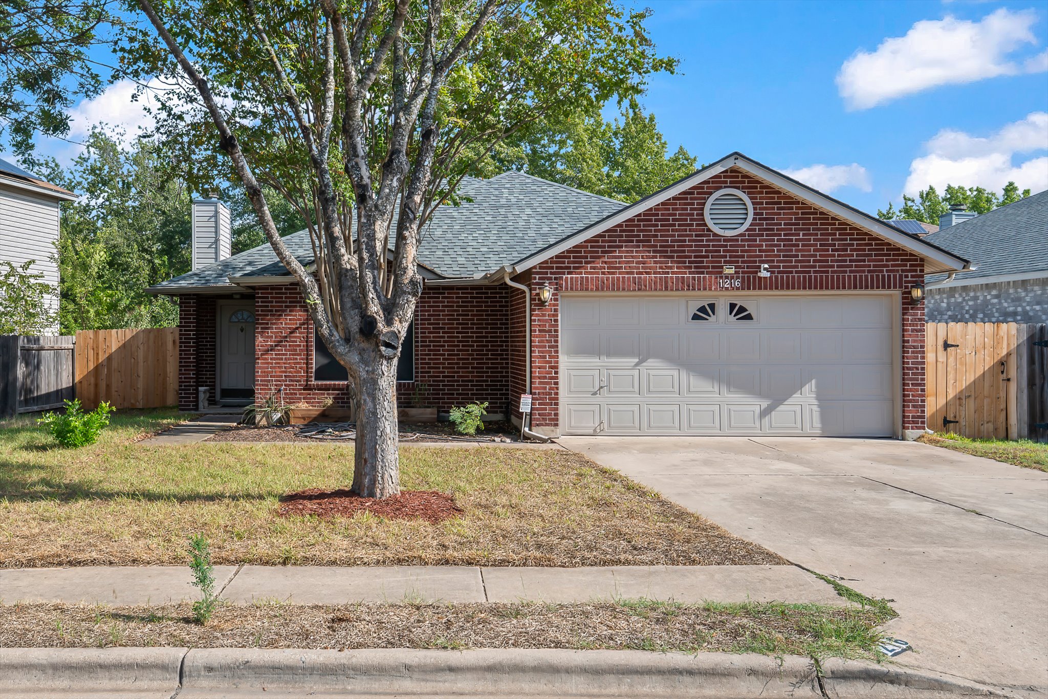 1216 Bradbury Ln — photo