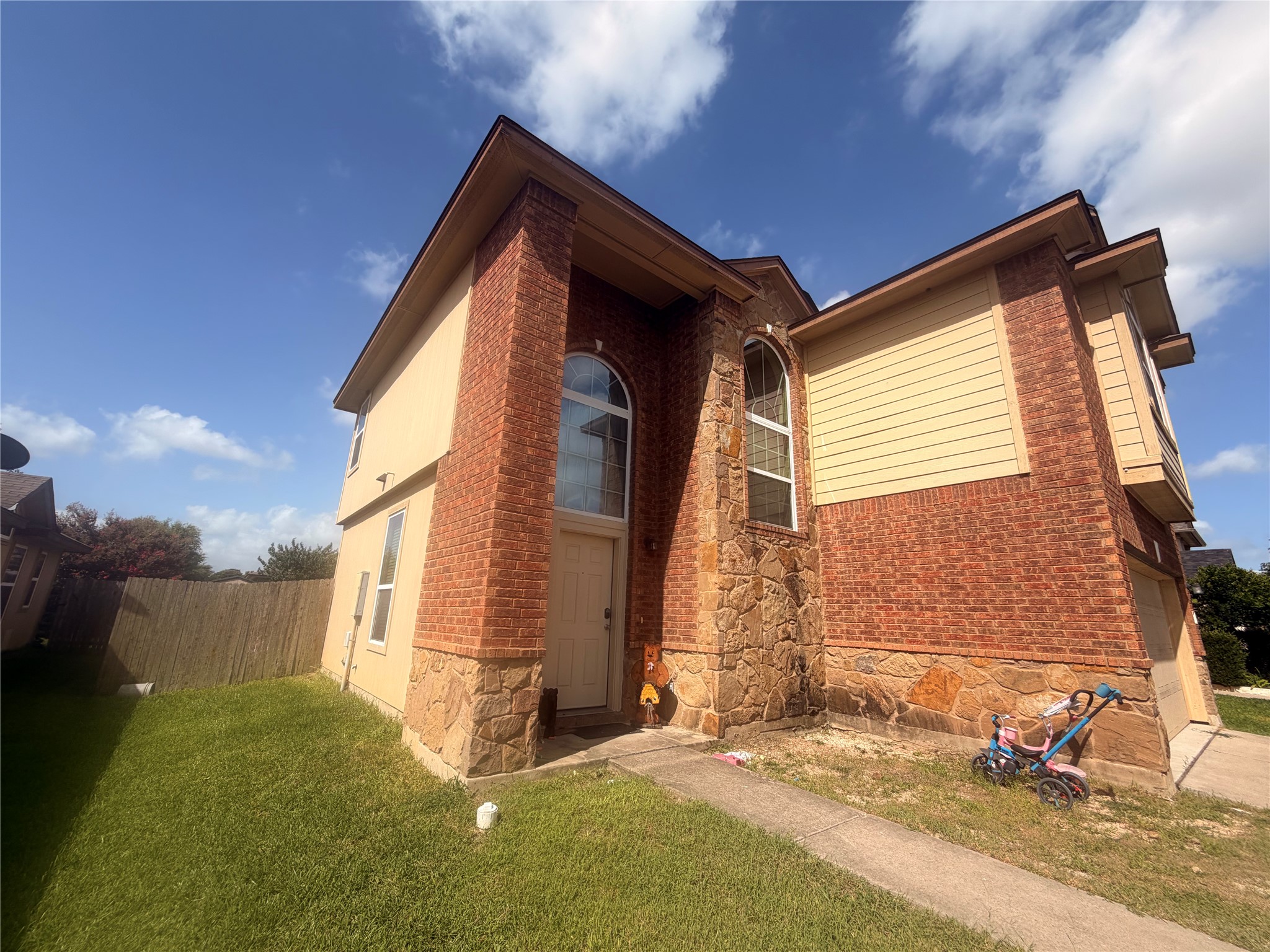 124 Langtry Lane, Jarrell, TX 76537 — photo 3
