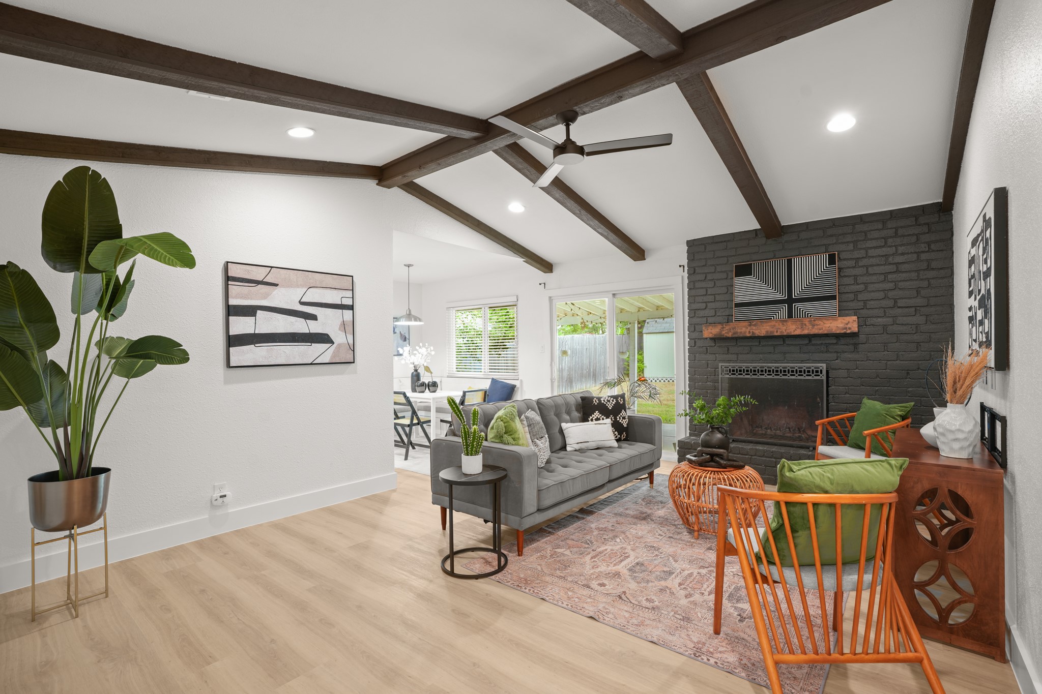 1014 Hillside Oaks Dr — photo