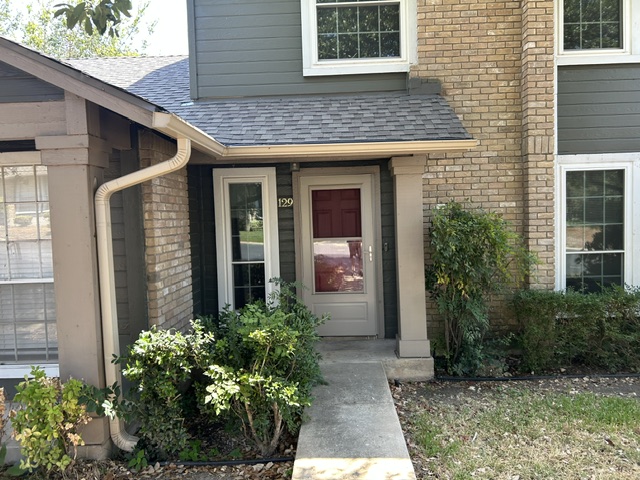 1015 E Yager Ln 129 — photo