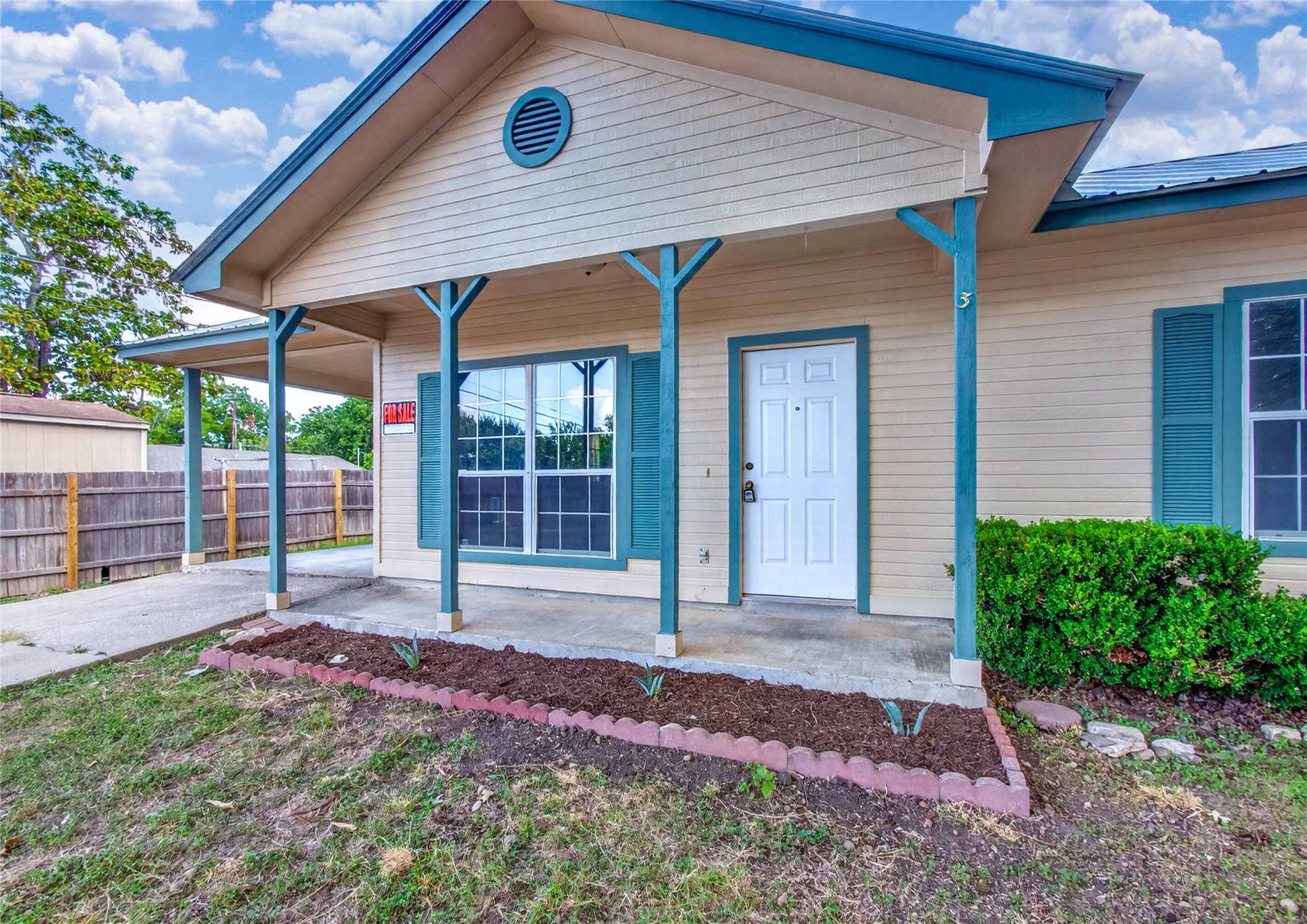 403 Davidson Drive, Taylor, TX 76574 — photo 2