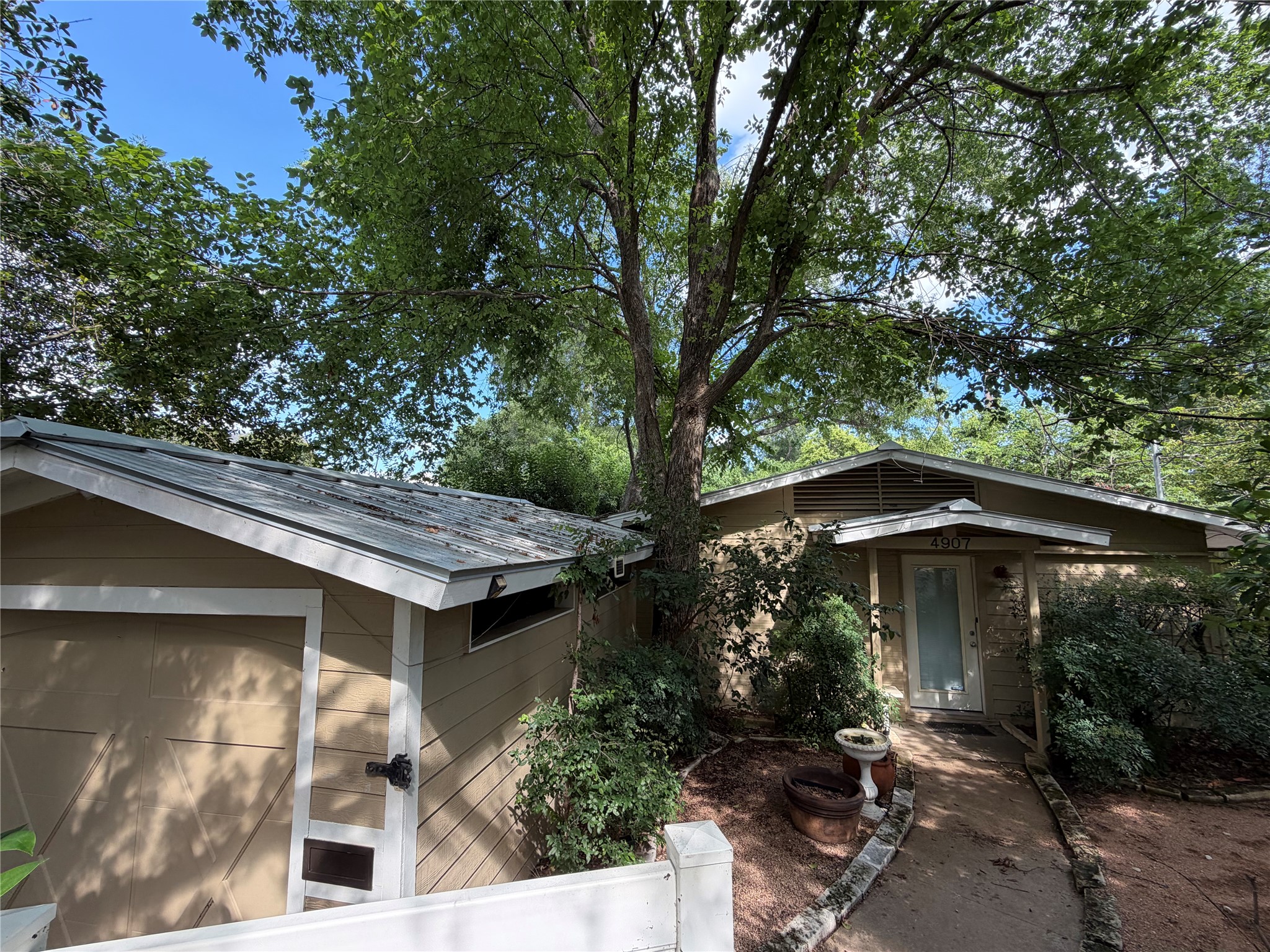 4907 W Market Dr — photo
