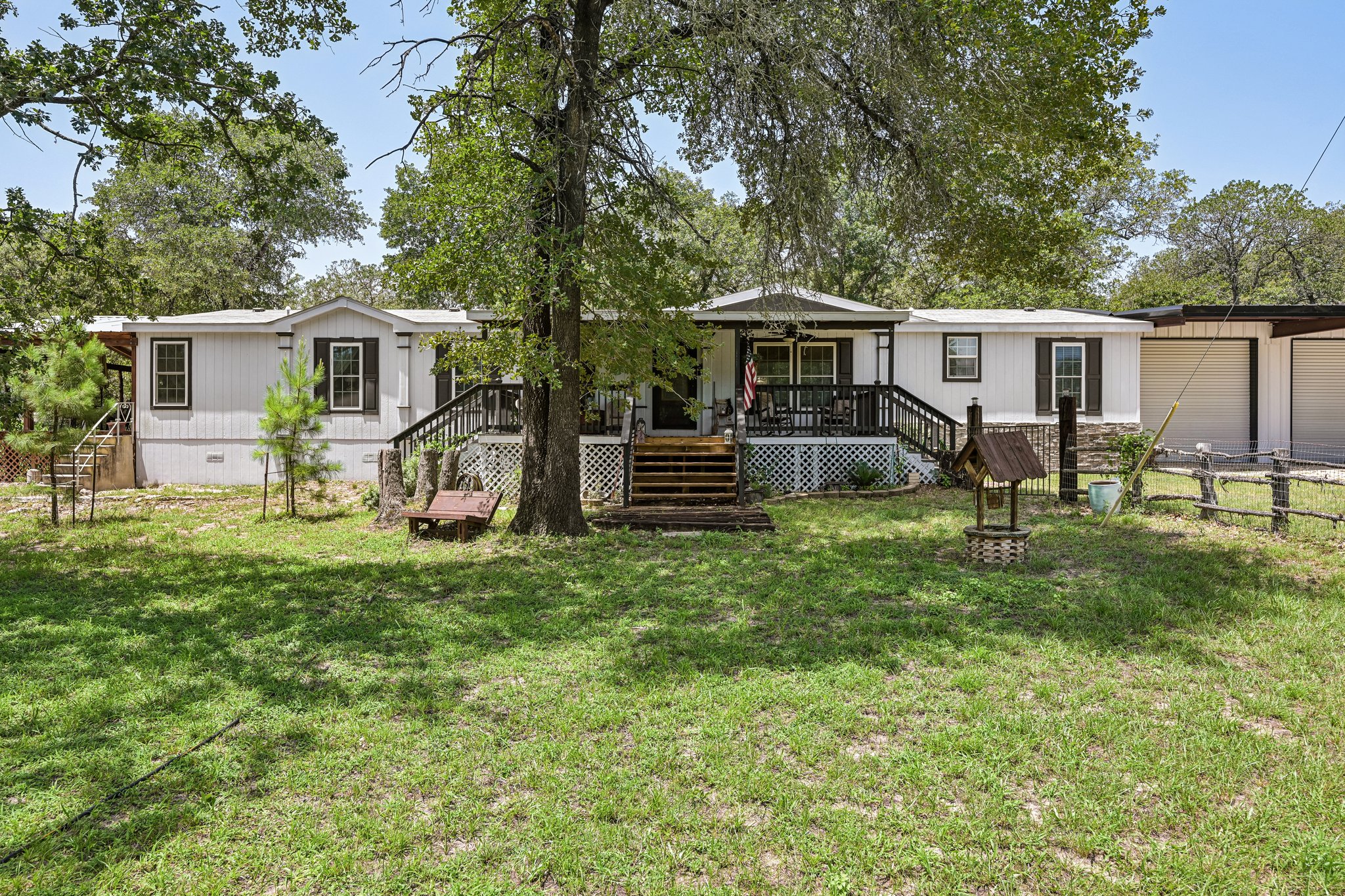 541 Hidden Oaks Dr — photo