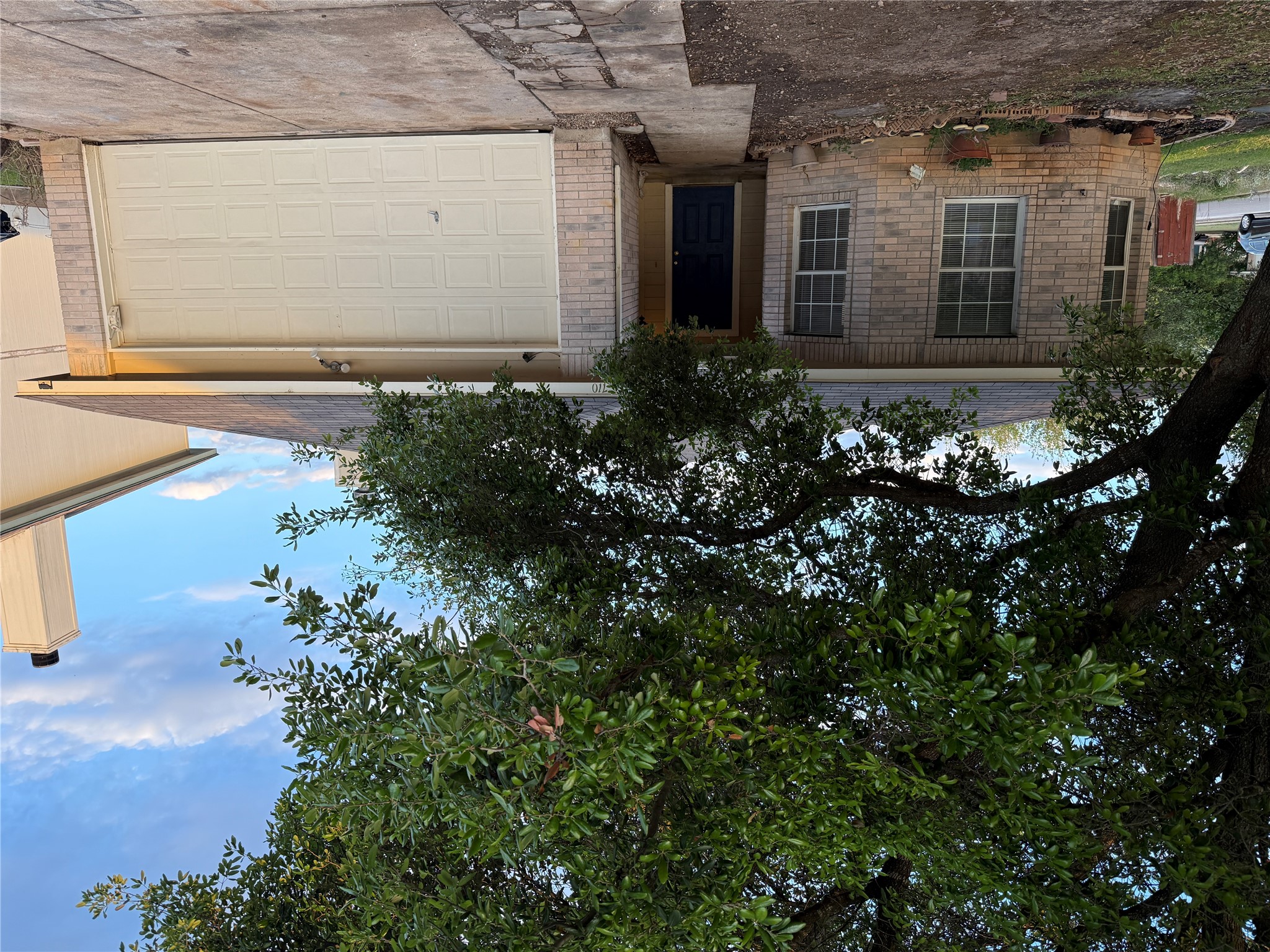 710 Eaglecreek Dr — photo