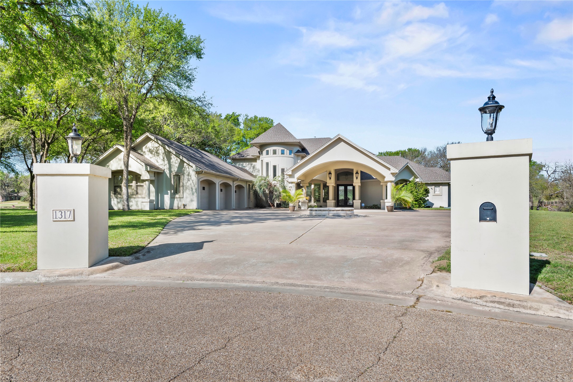1317 Jack Nicklaus Cir — photo