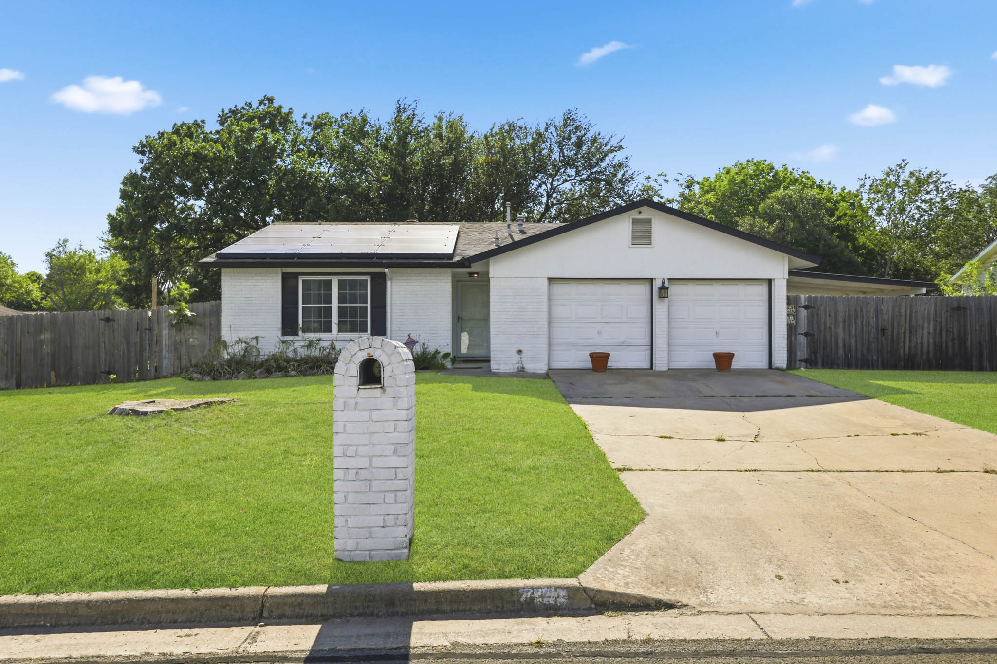 7106 Moat CV — photo