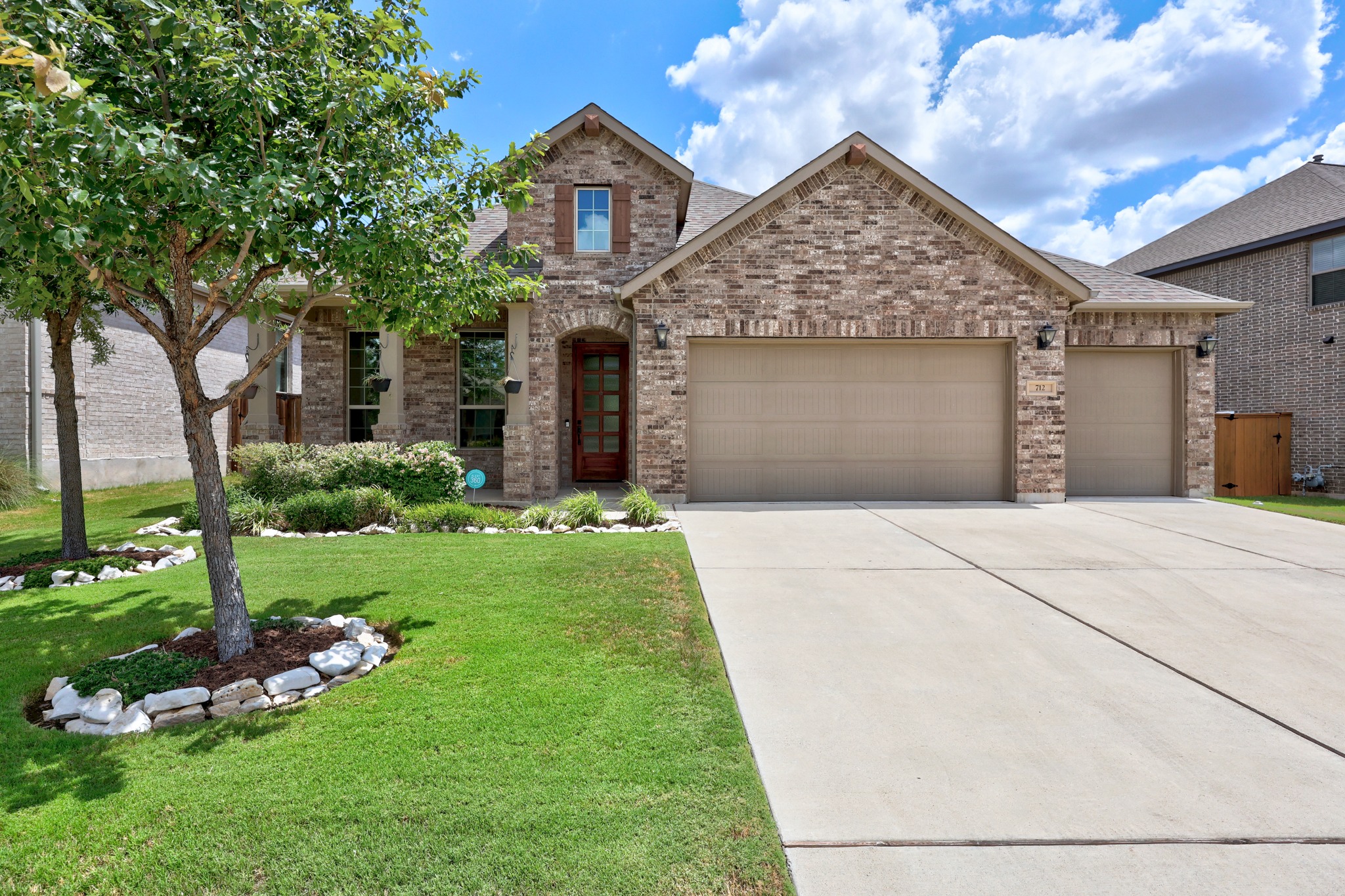 712 Whitetail Dr — photo