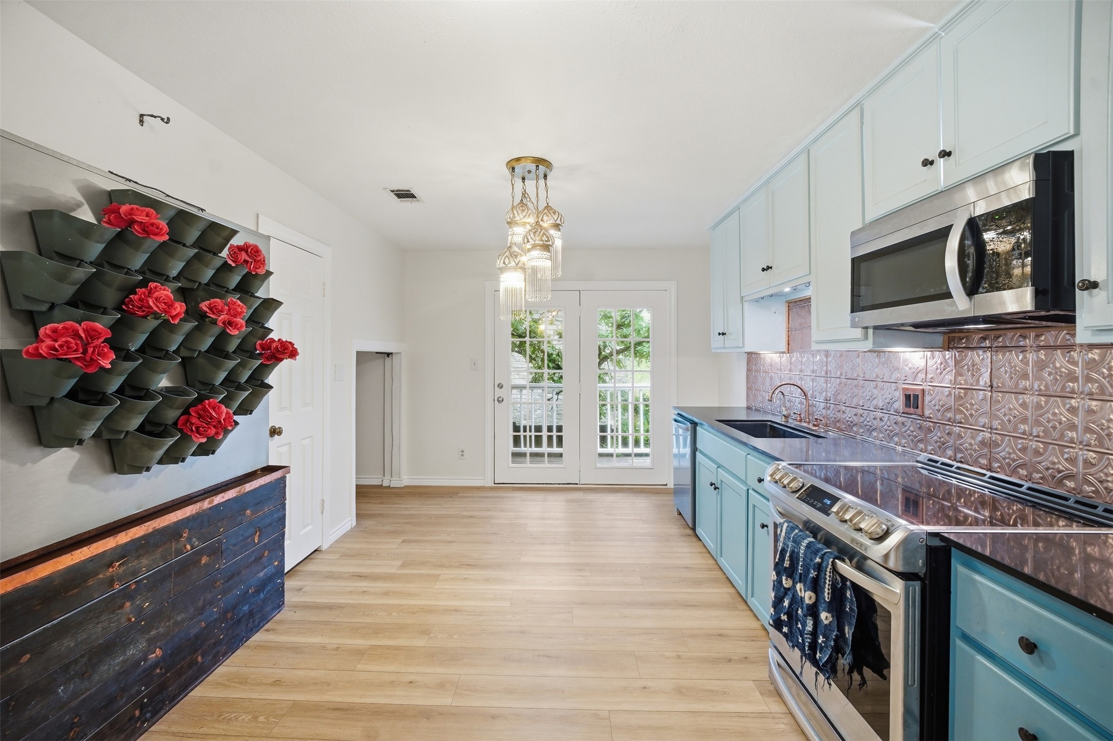 1104 Franklin Dr — photo