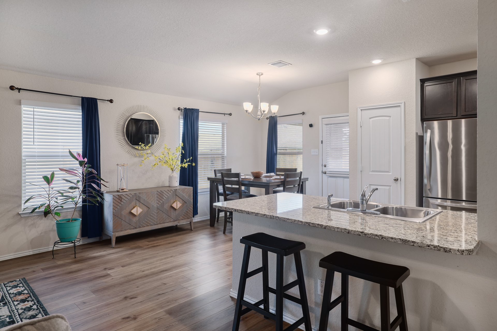 1704 T H Johnson Dr — photo