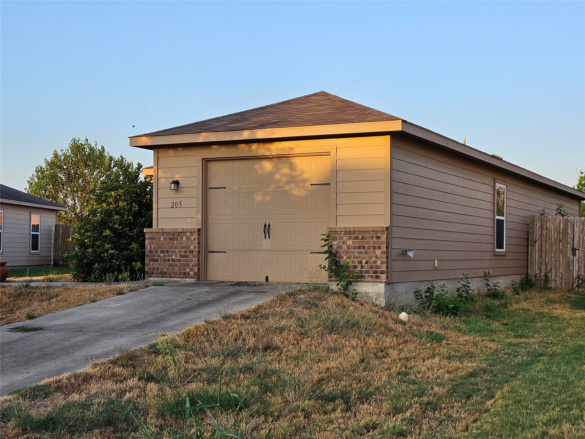 205 Millers Loop, Jarrell, TX 76537 — photo 2