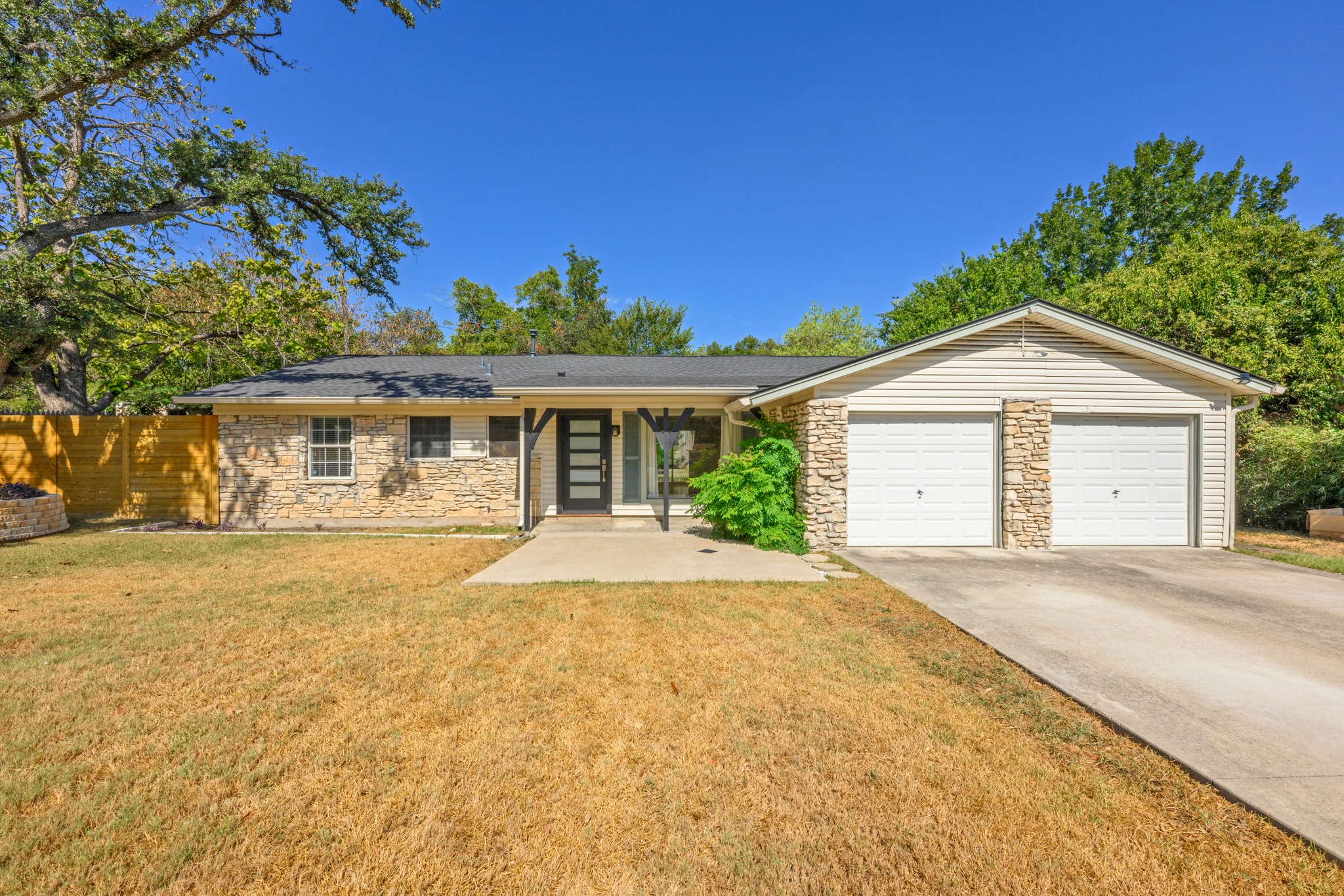 6802 Columbia Dr — photo