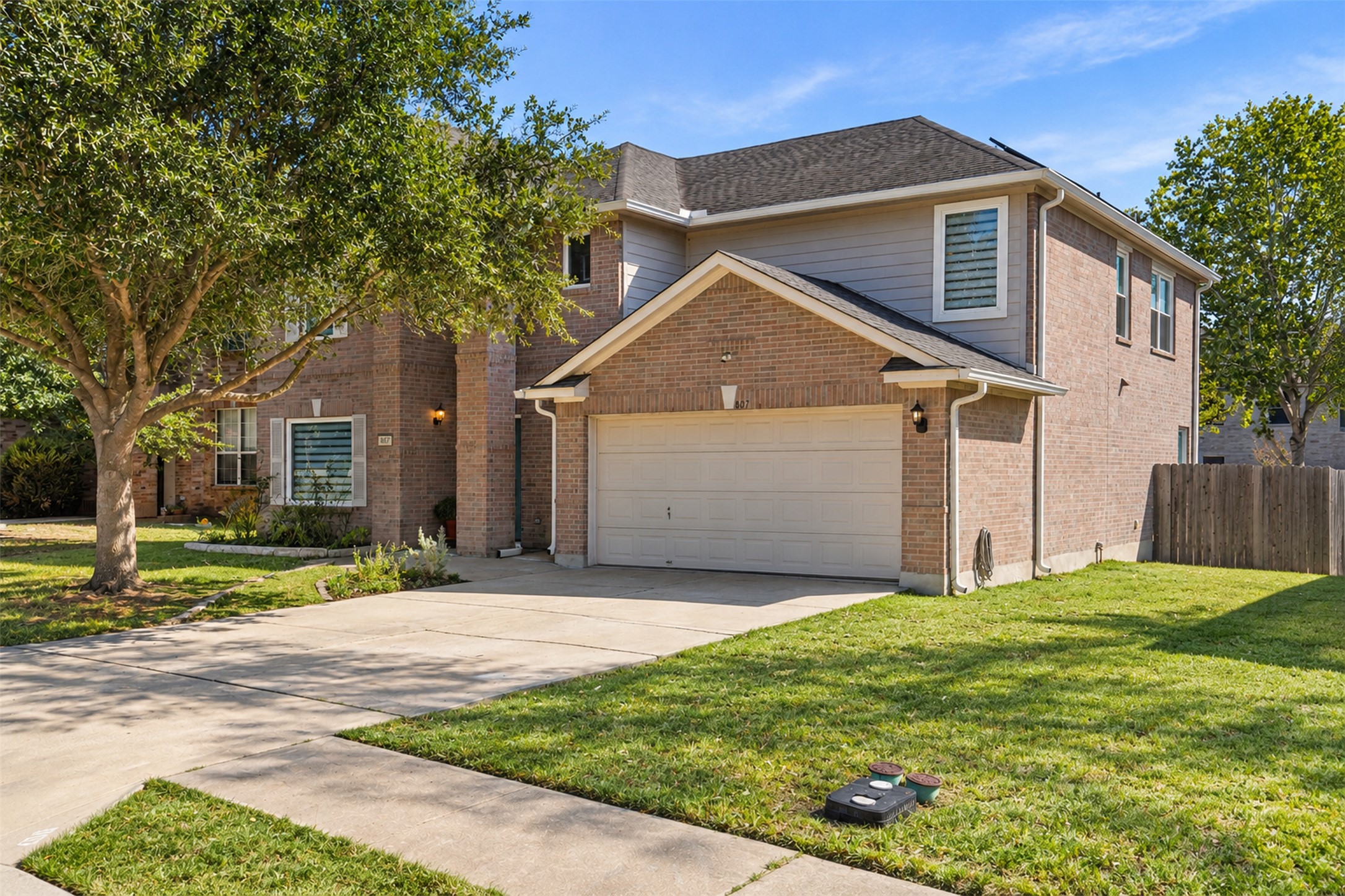 807 Yellowstone Dr — photo