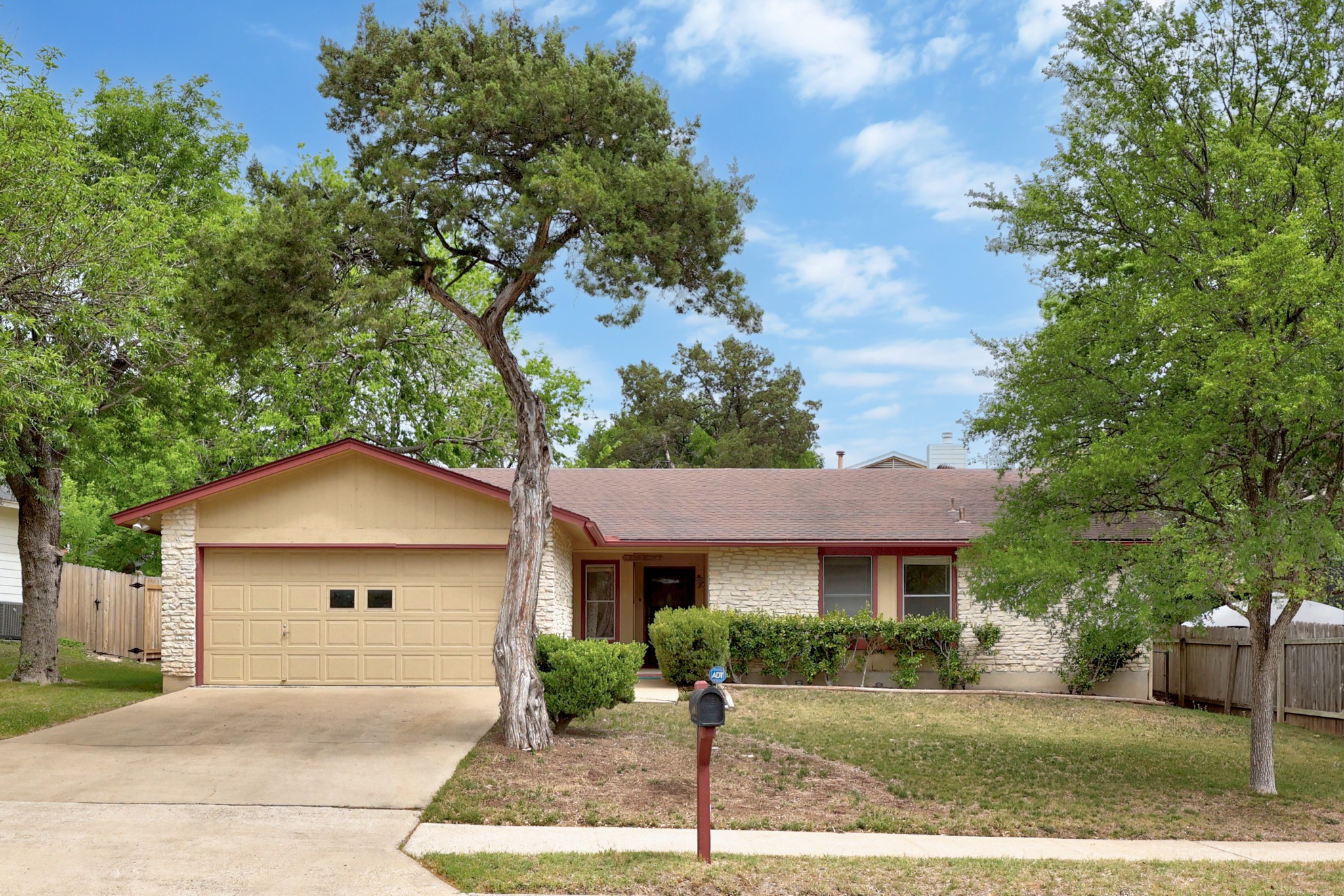 2110 Trede Dr — photo