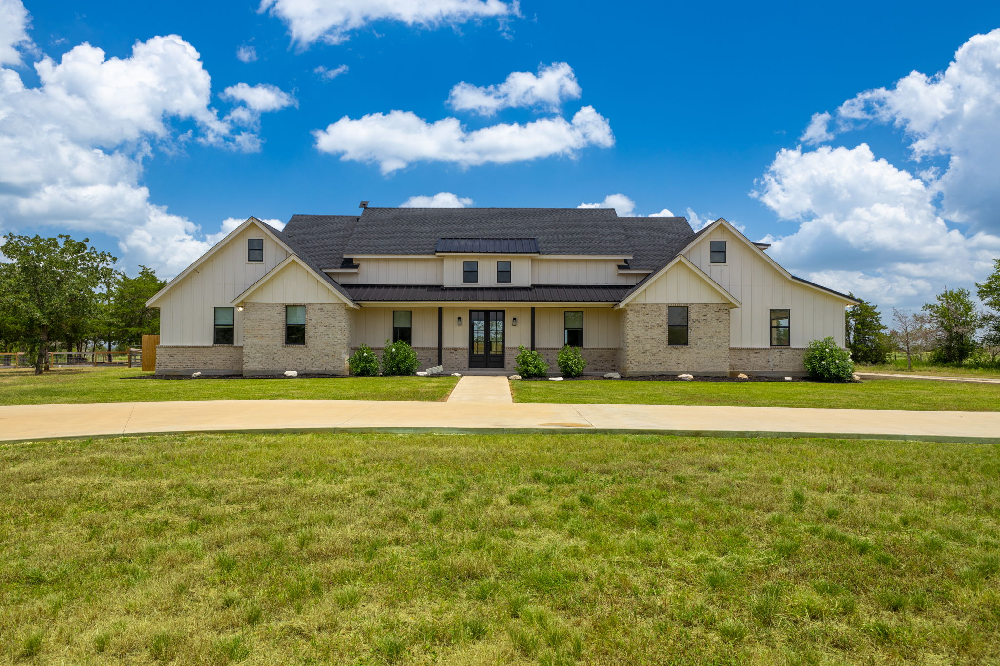 1215 Private Road 7039 — photo