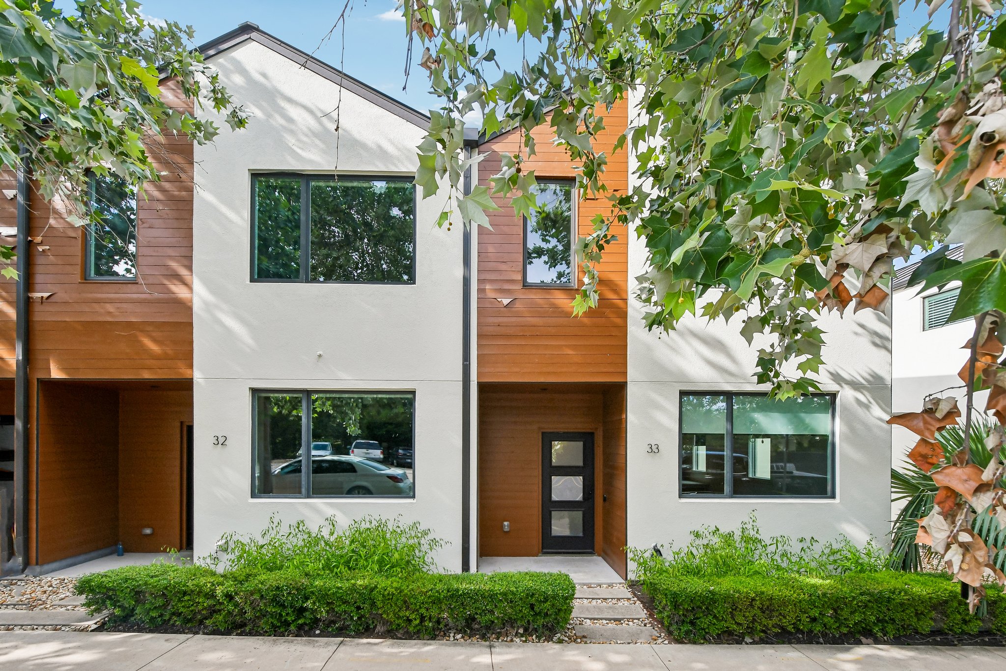 1931 E 38th 1/2 St 33 — photo