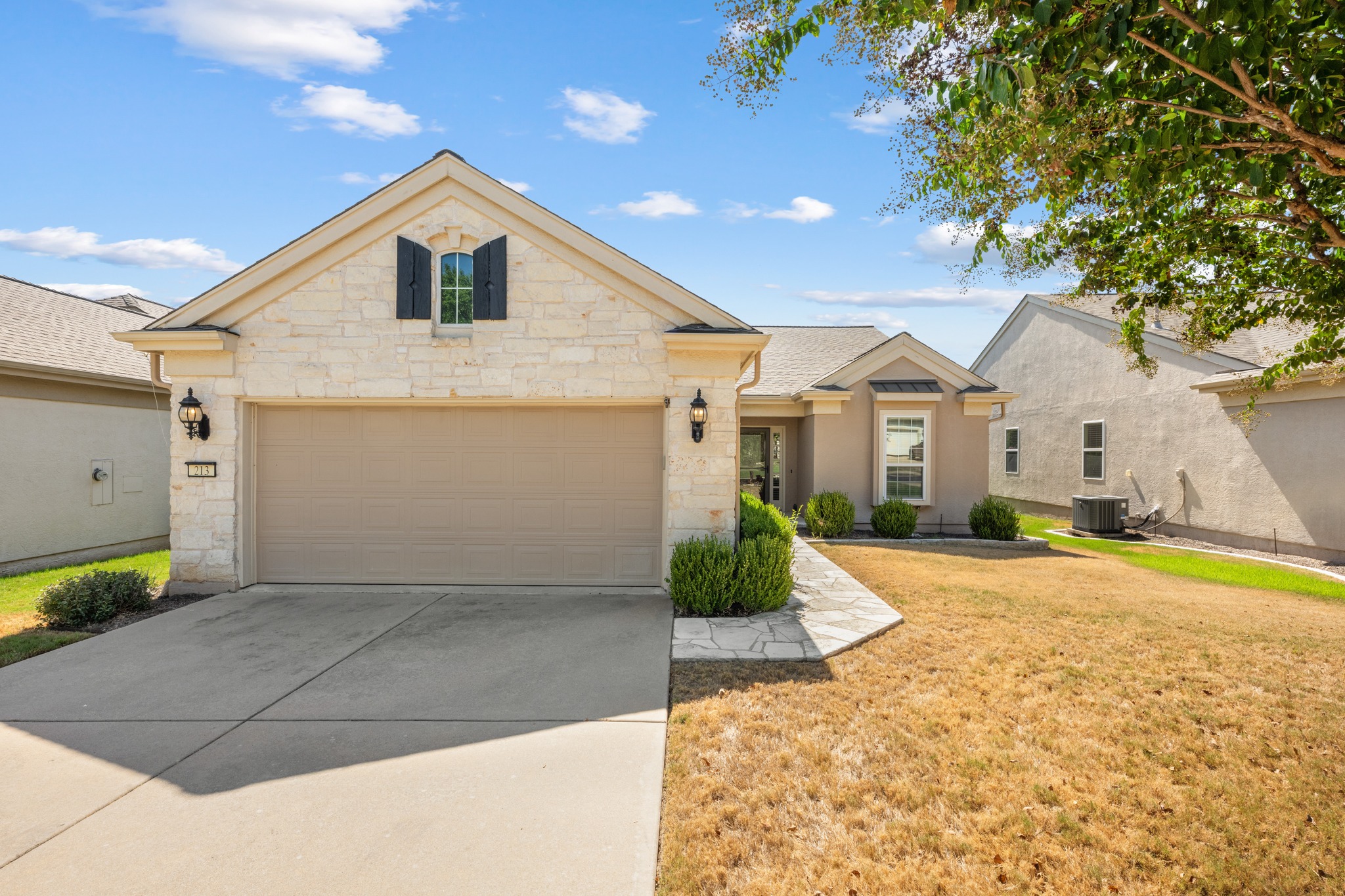 213 Fieldstone Dr — photo