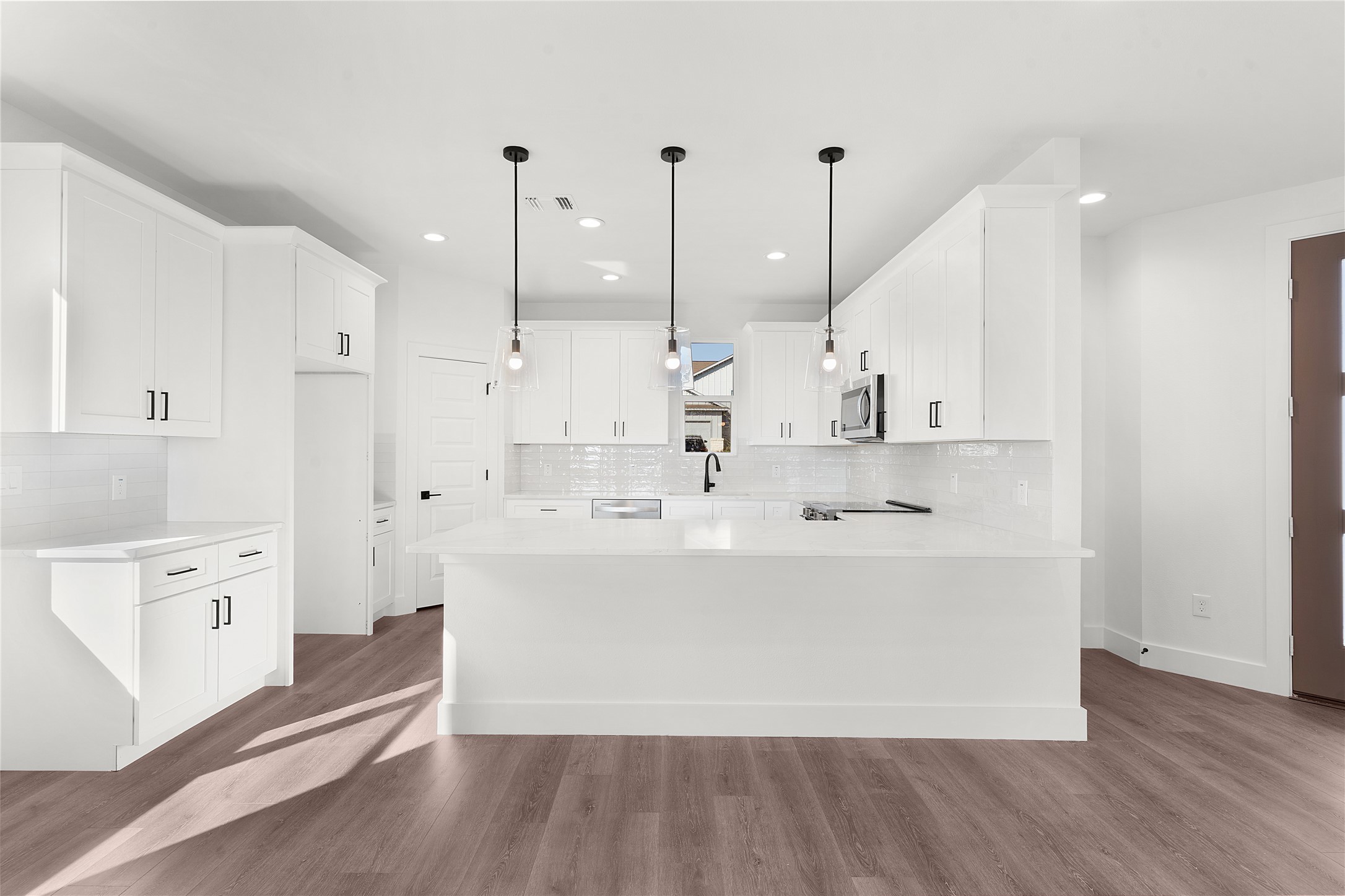 105 Carmen CV — photo